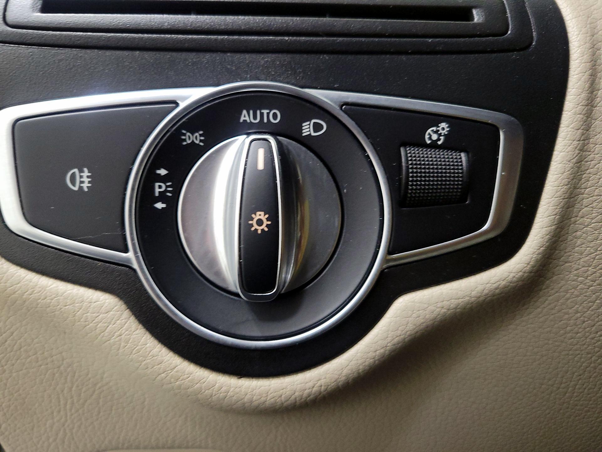 Thumbnail: 2019 Mercedes-Benz GLC - 13