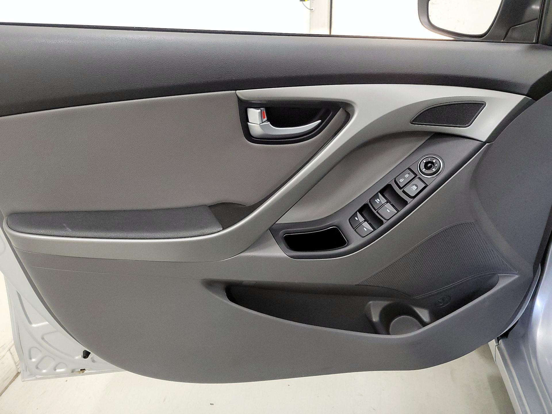 Thumbnail: 2015 Hyundai Elantra - 12