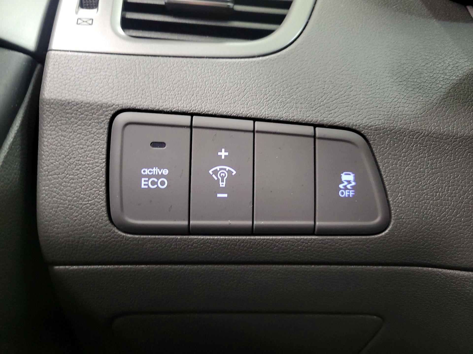 Thumbnail: 2015 Hyundai Elantra - 13