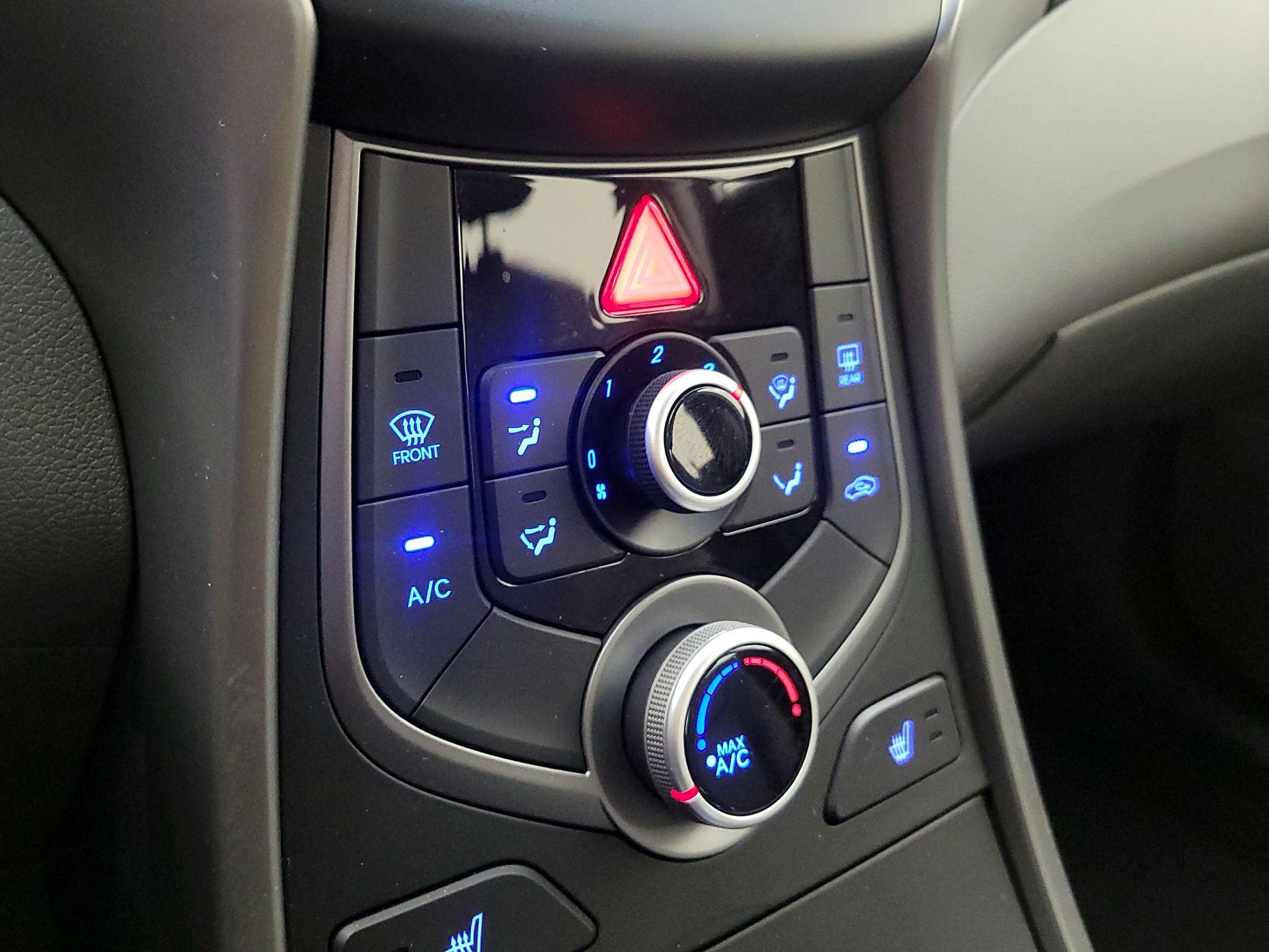 Thumbnail: 2015 Hyundai Elantra - 16