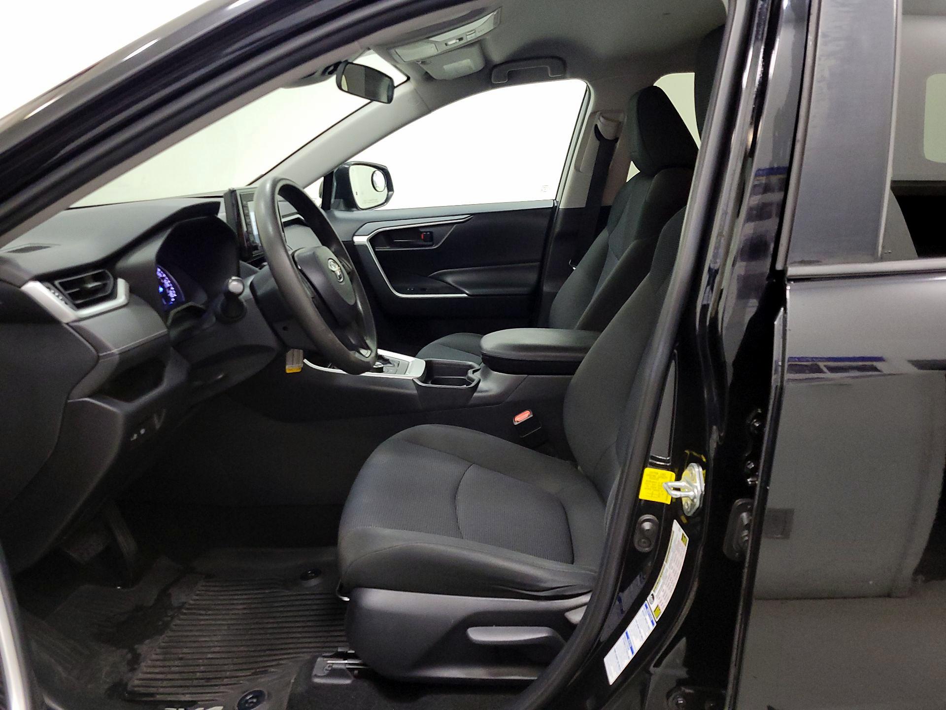 Thumbnail: 2019 Toyota RAV4 - 11