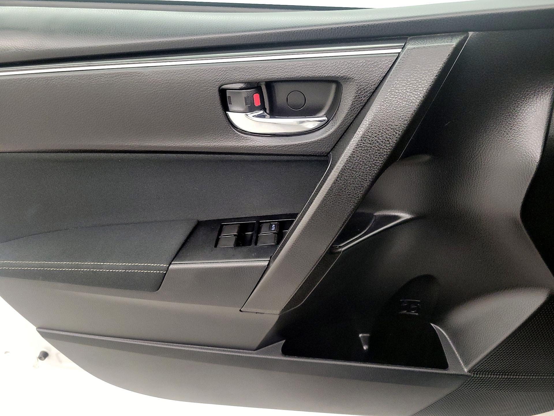 Thumbnail: 2018 Toyota Corolla - 12