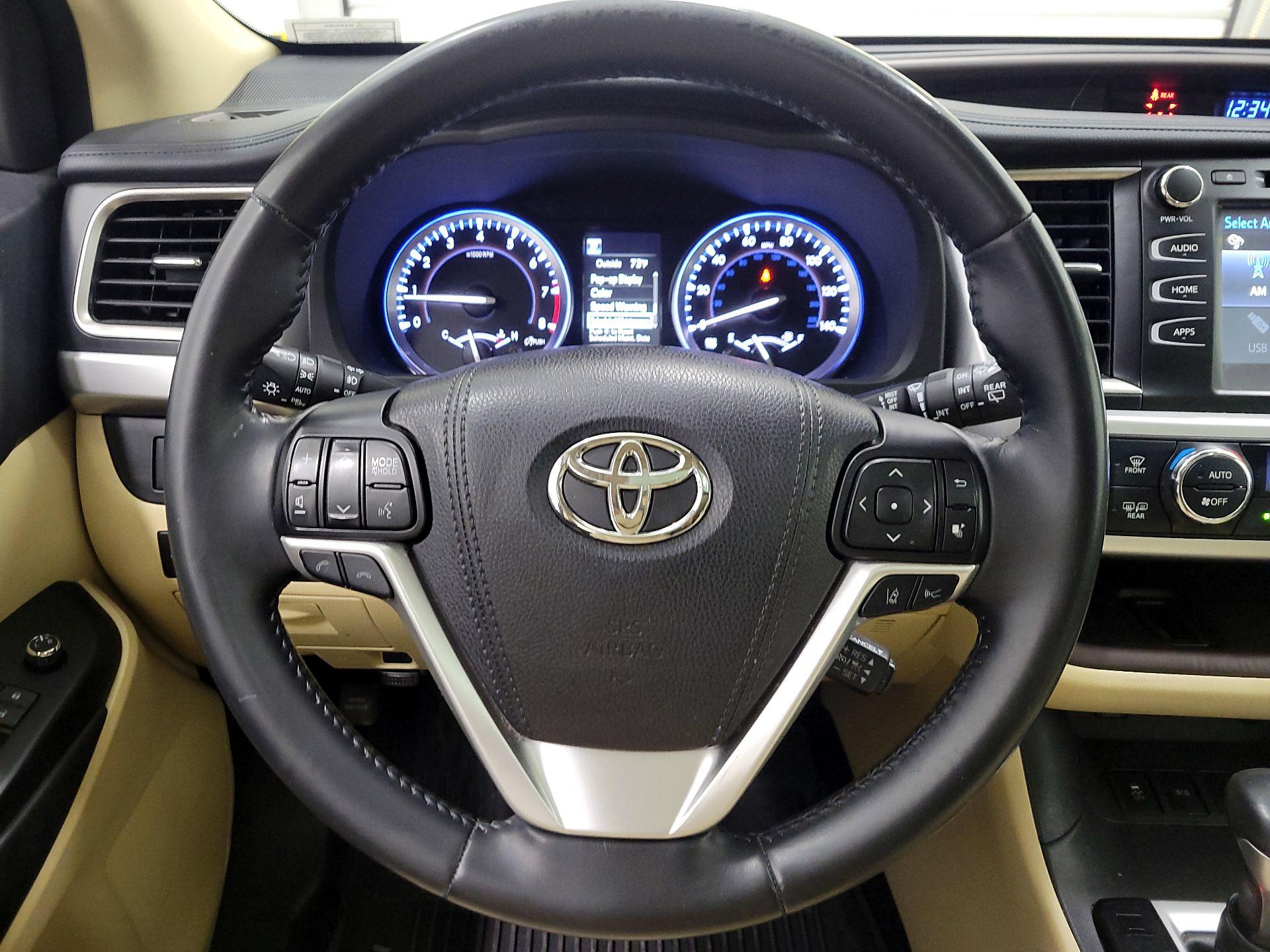 Thumbnail: 2017 Toyota Highlander - 10