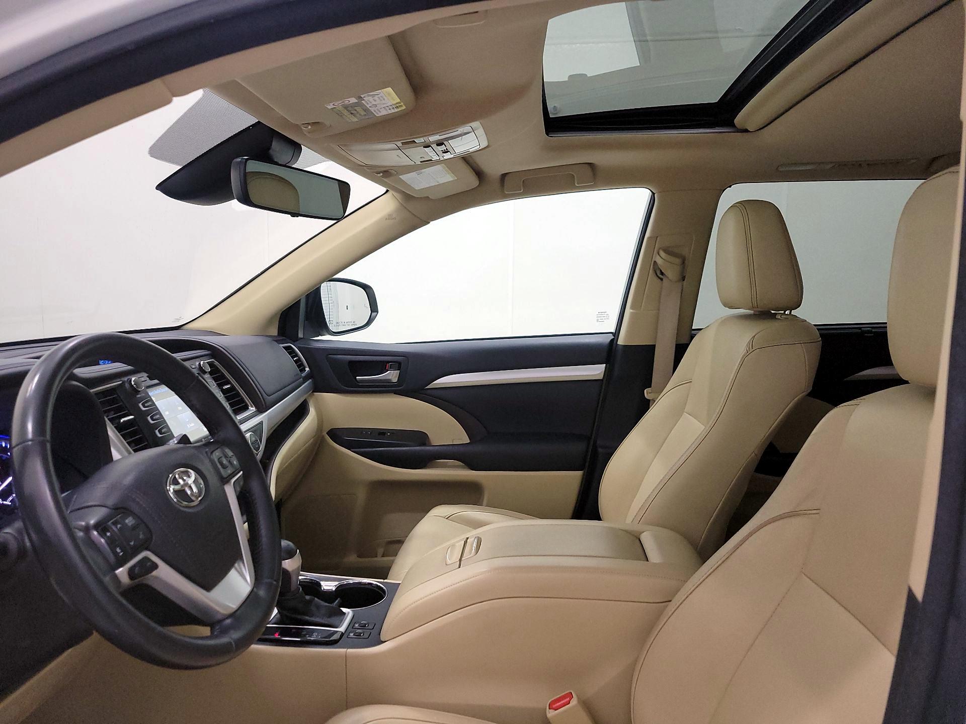 Thumbnail: 2017 Toyota Highlander - 18