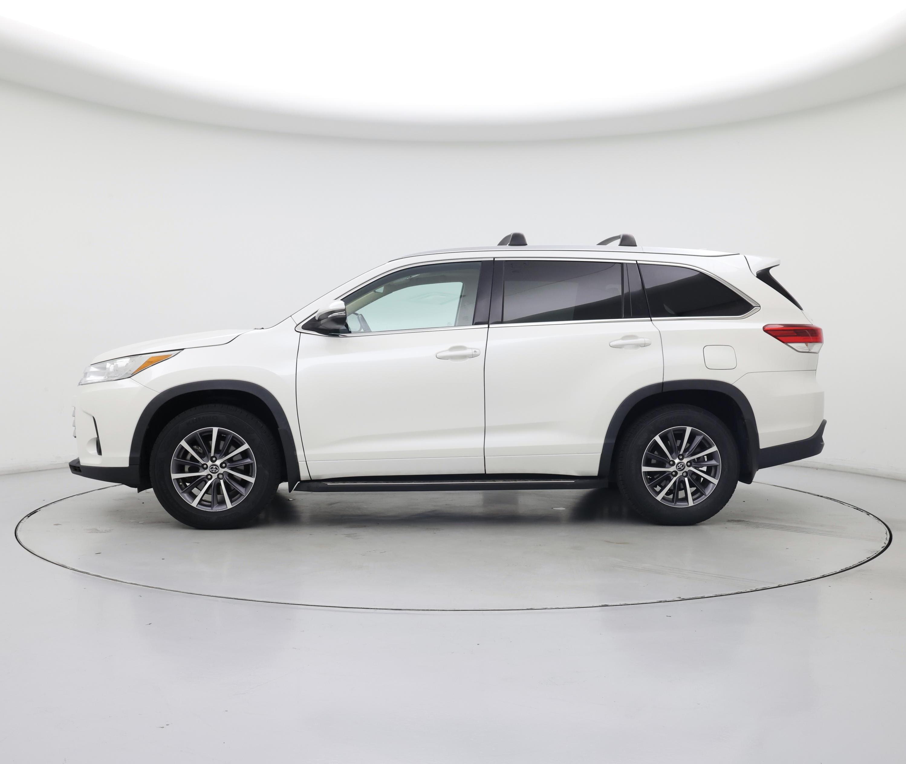 Thumbnail: 2017 Toyota Highlander - 3