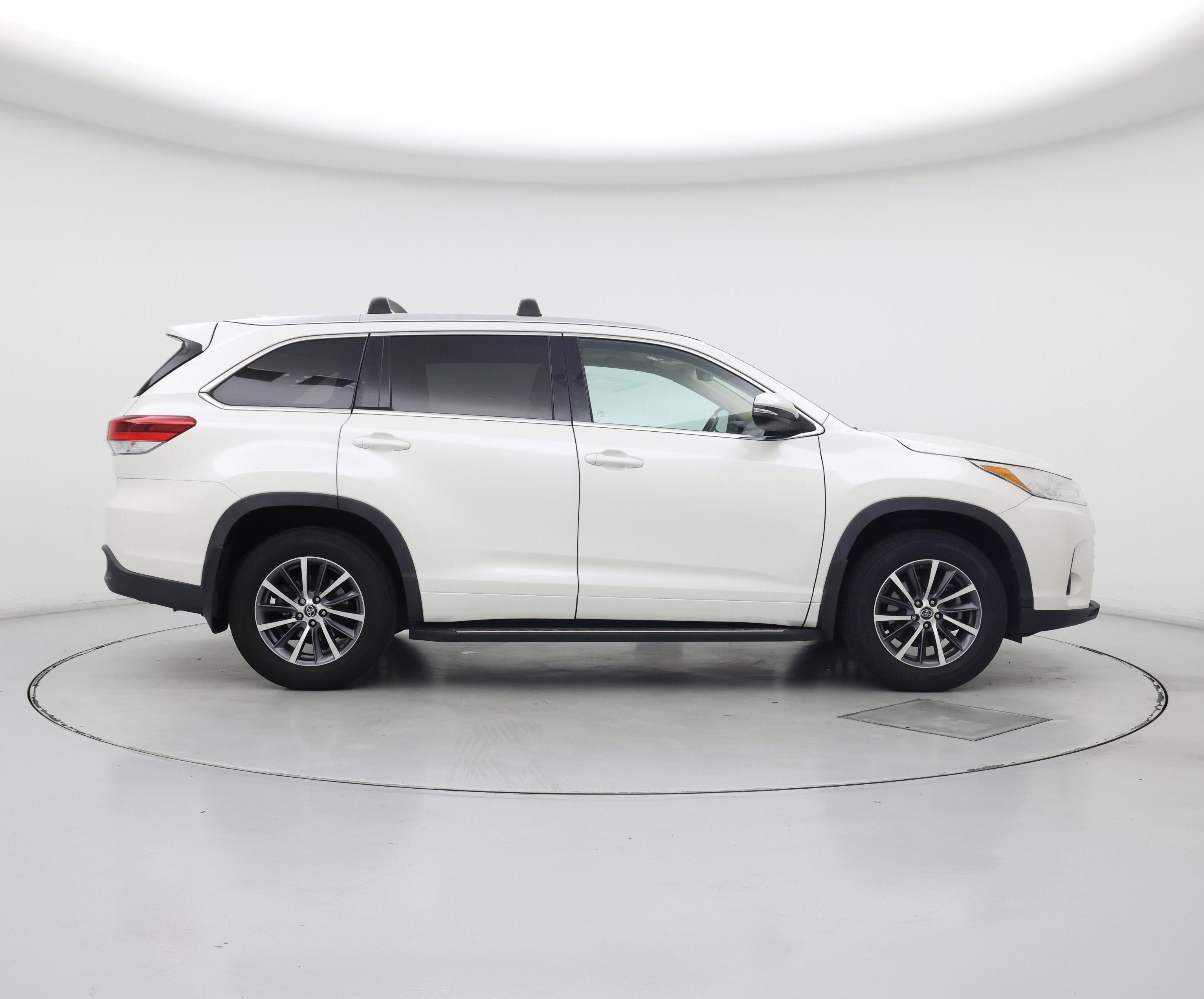 Thumbnail: 2017 Toyota Highlander - 7