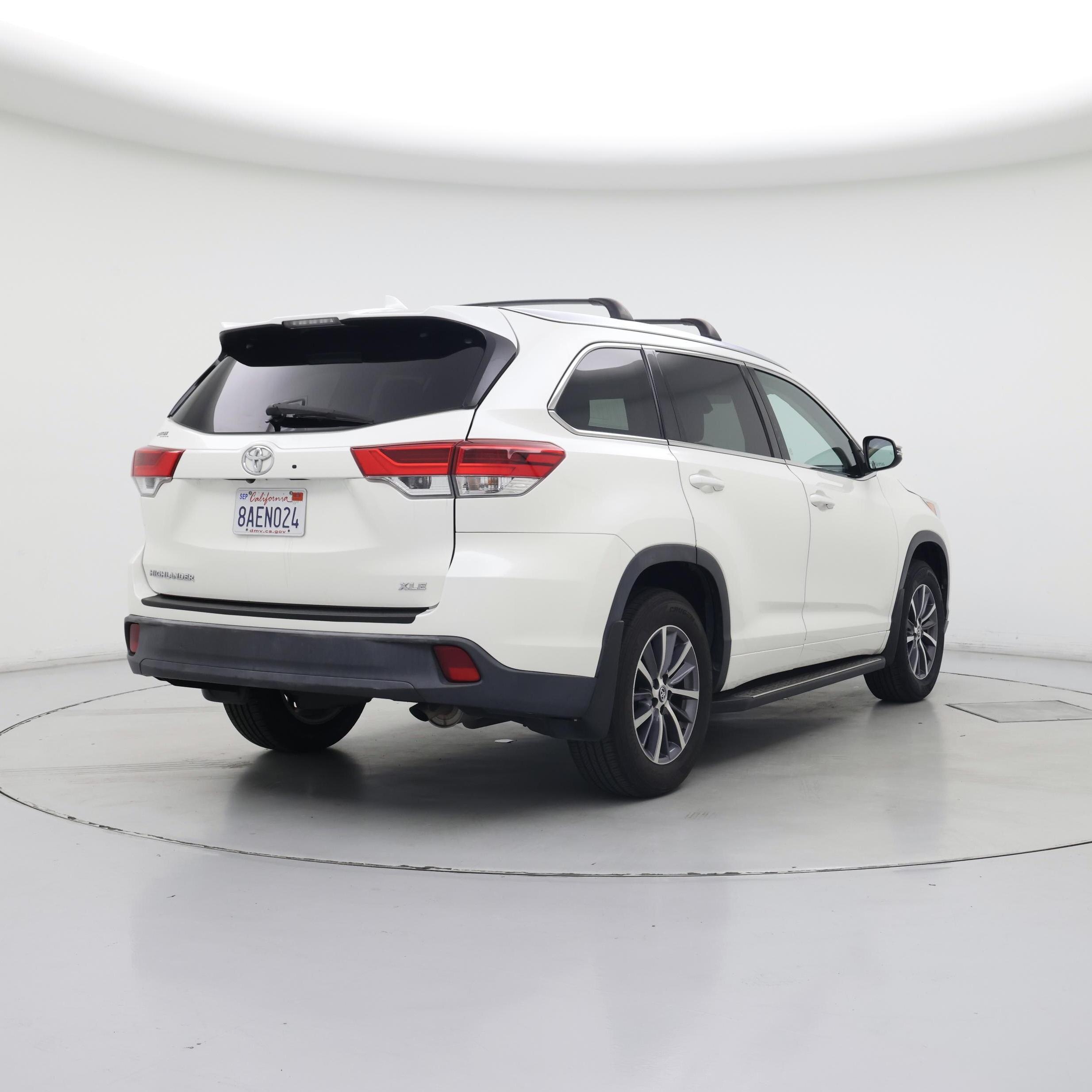 Thumbnail: 2017 Toyota Highlander - 8