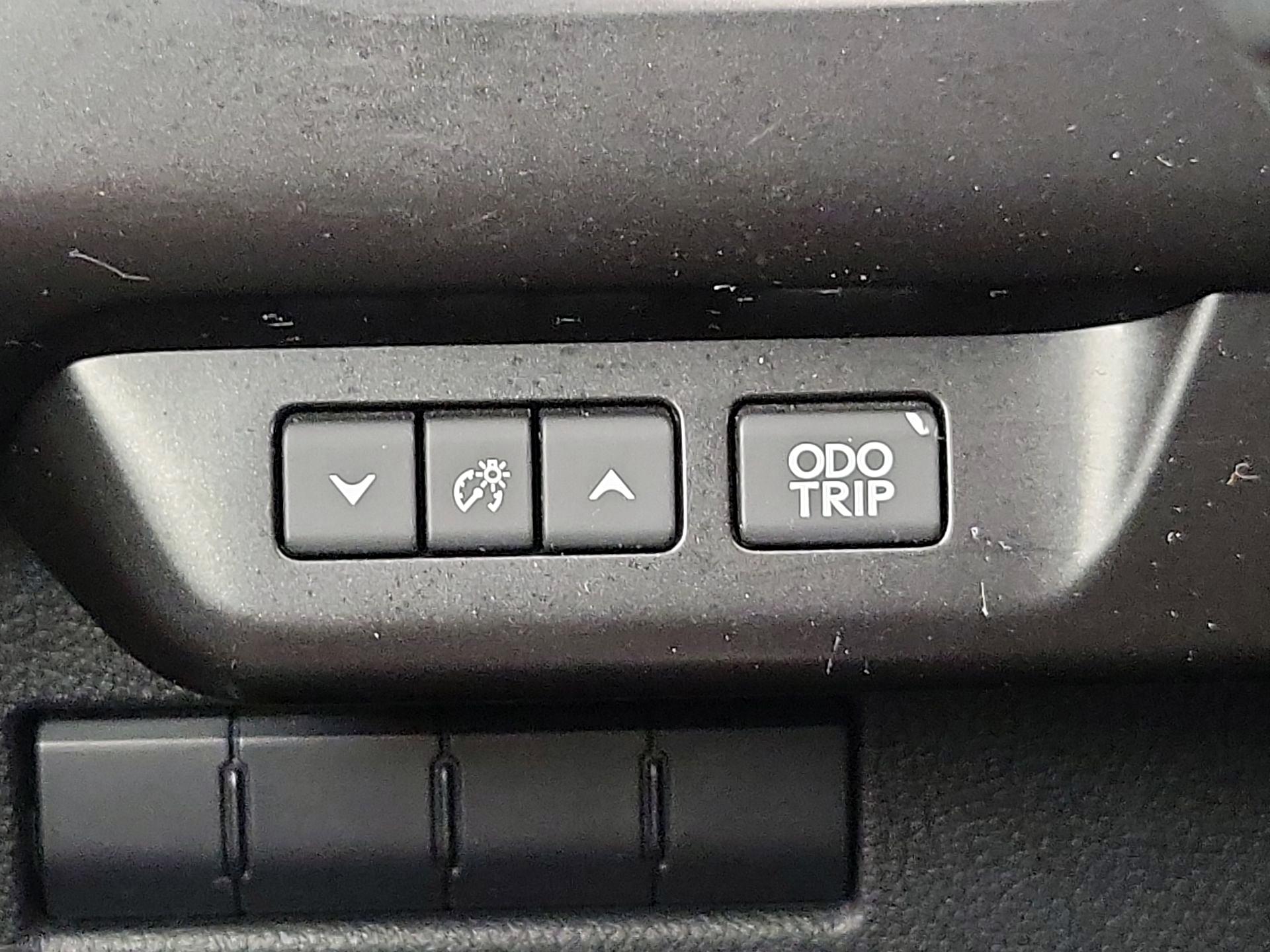 Thumbnail: 2020 Lexus UX - 13