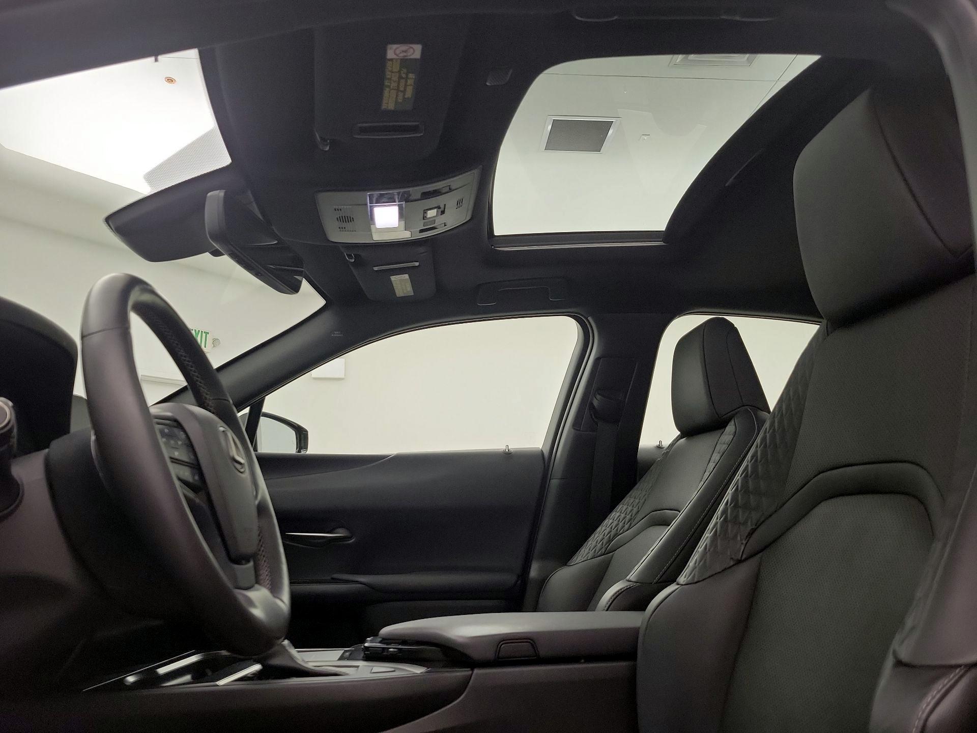 Thumbnail: 2020 Lexus UX - 19