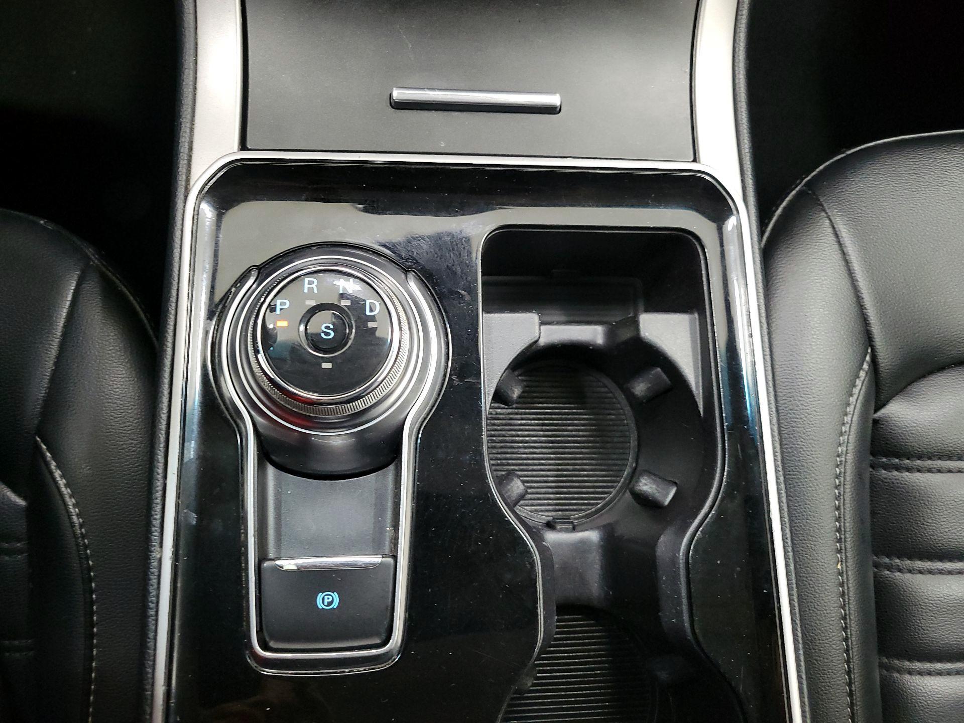 Thumbnail: 2019 Ford Edge - 17