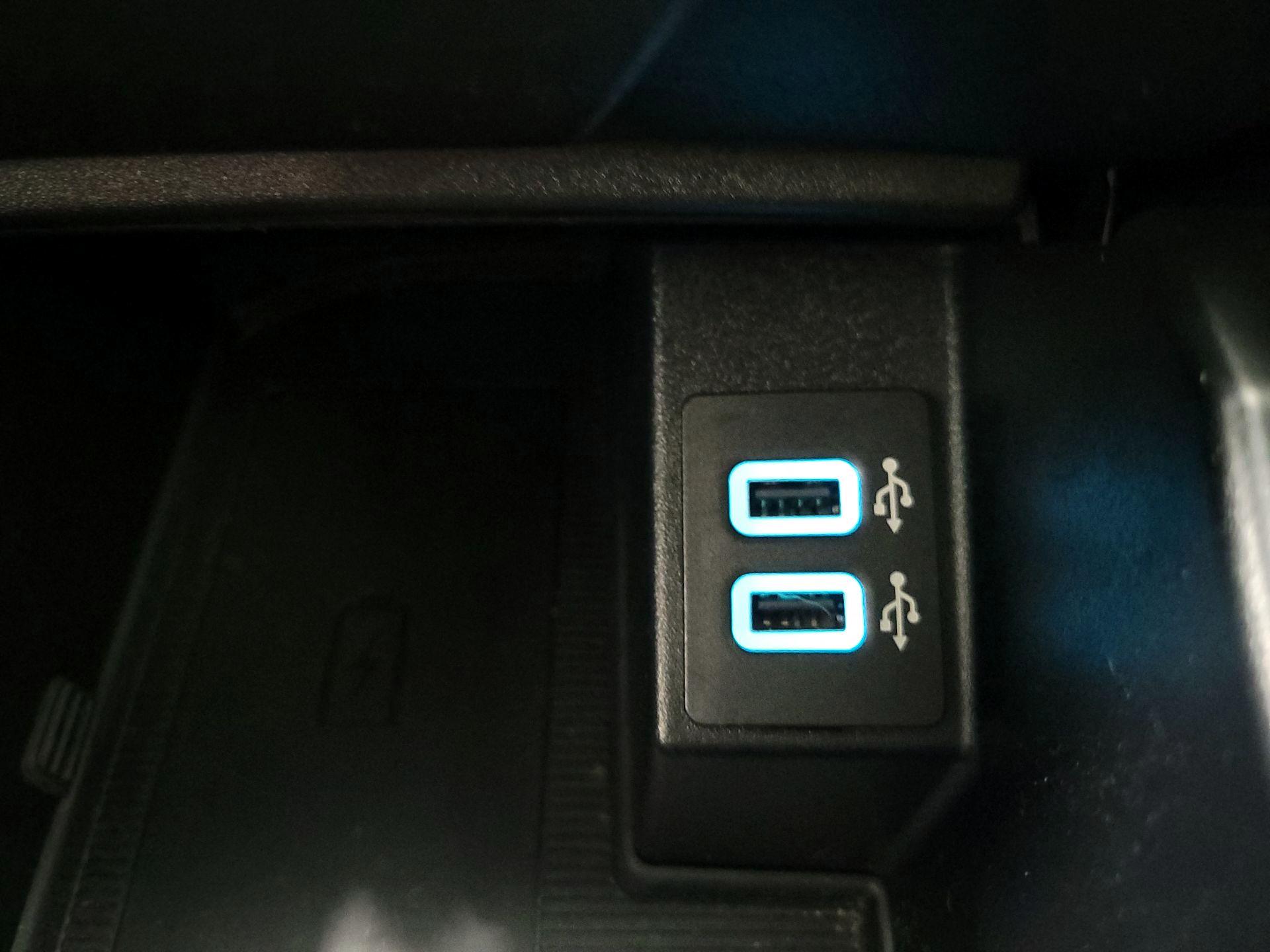 Thumbnail: 2019 Ford Edge - 18