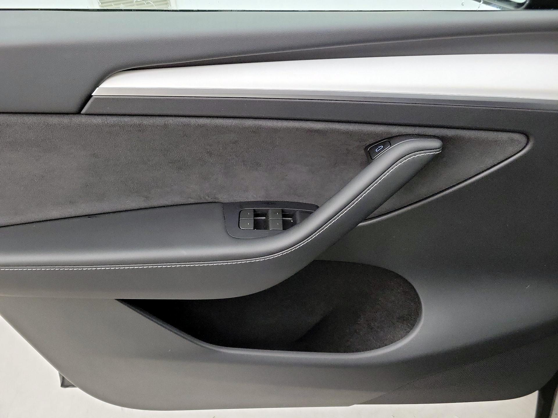 Thumbnail: 2025 Tesla Model Y - 12