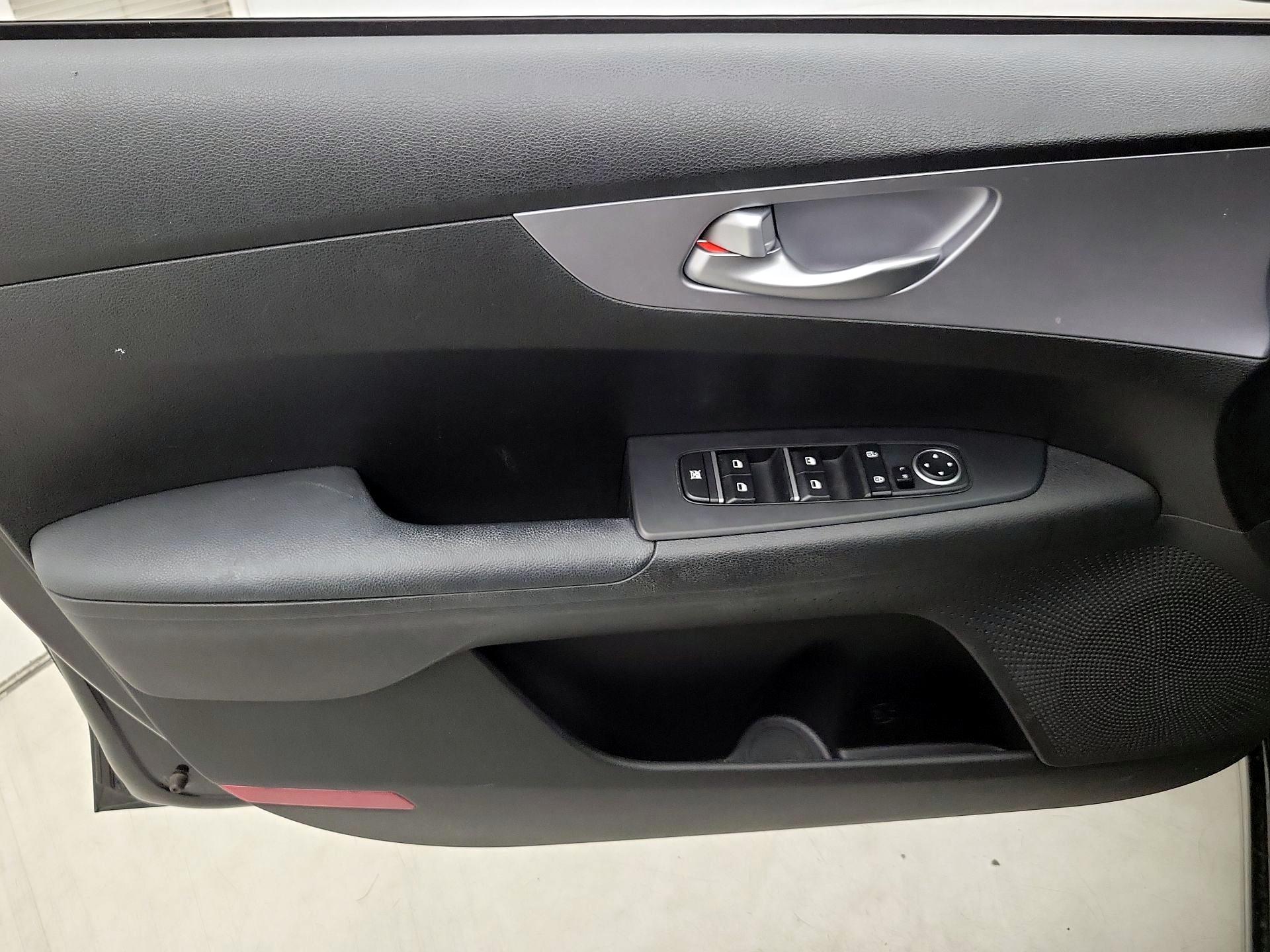 Thumbnail: 2023 Kia Forte - 12