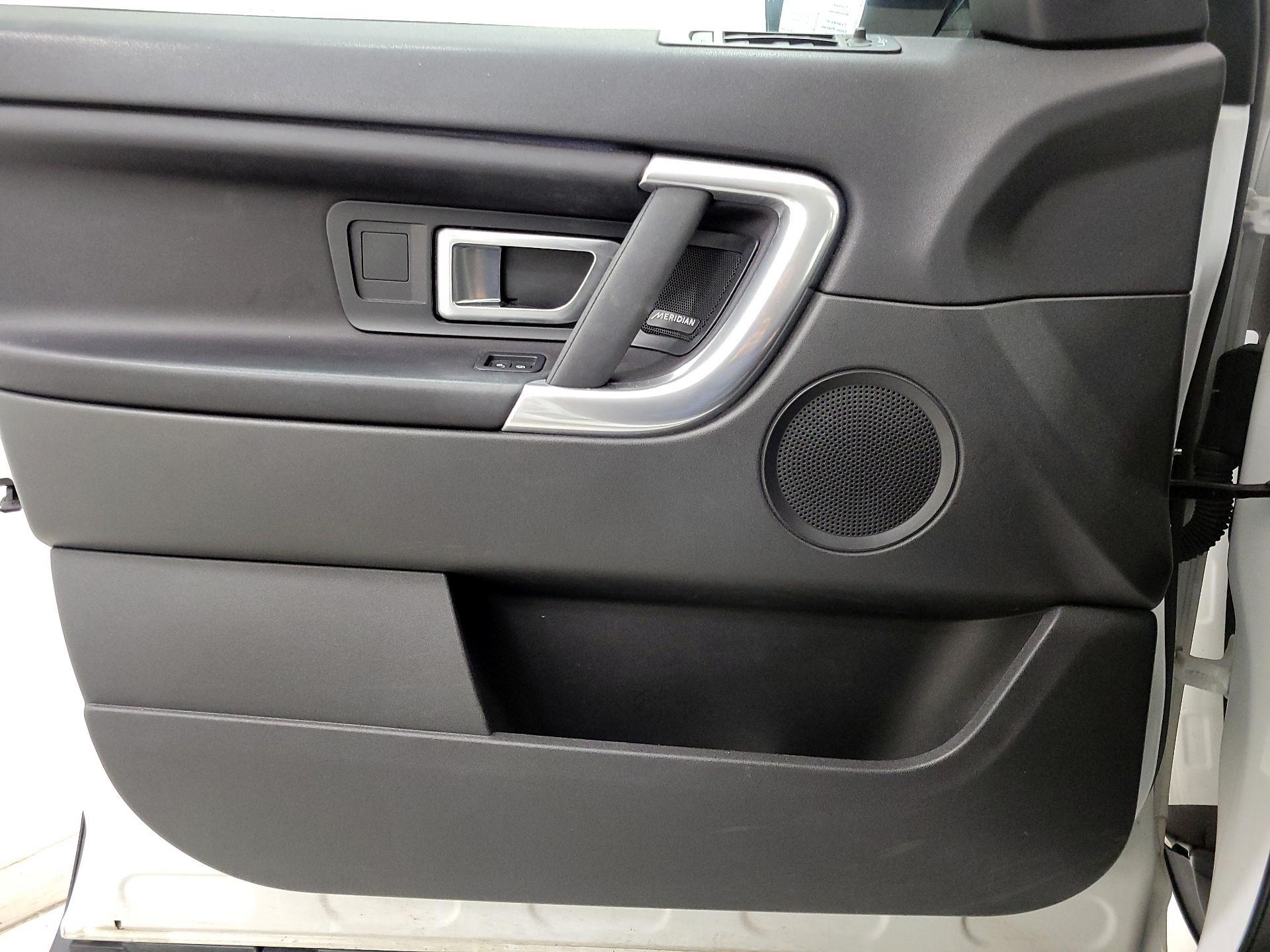 Thumbnail: 2019 Land Rover Discovery Sport - 12