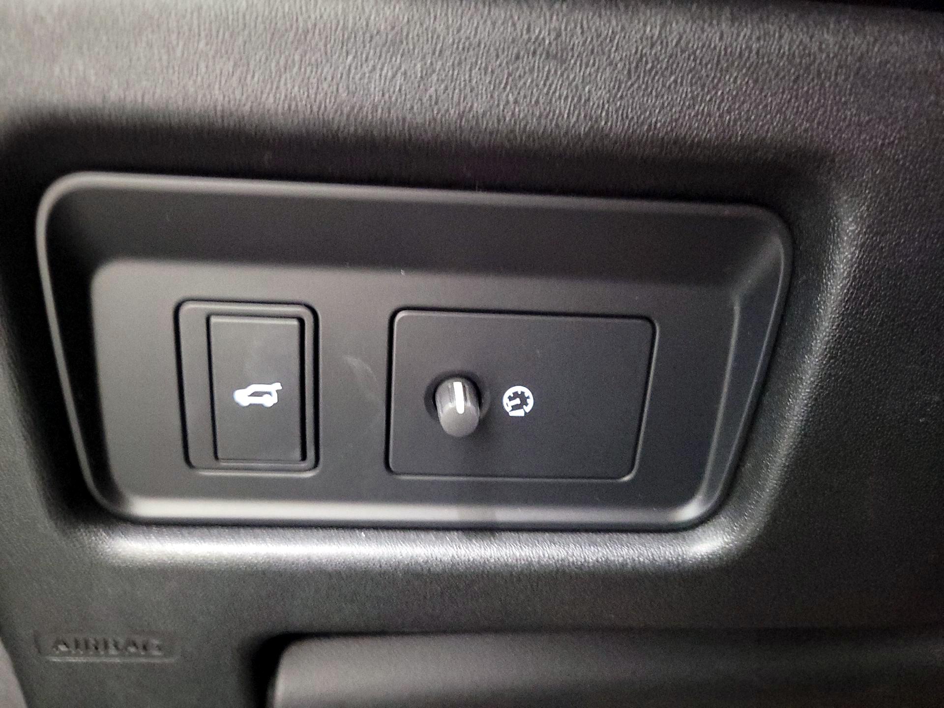 Thumbnail: 2019 Land Rover Discovery Sport - 13