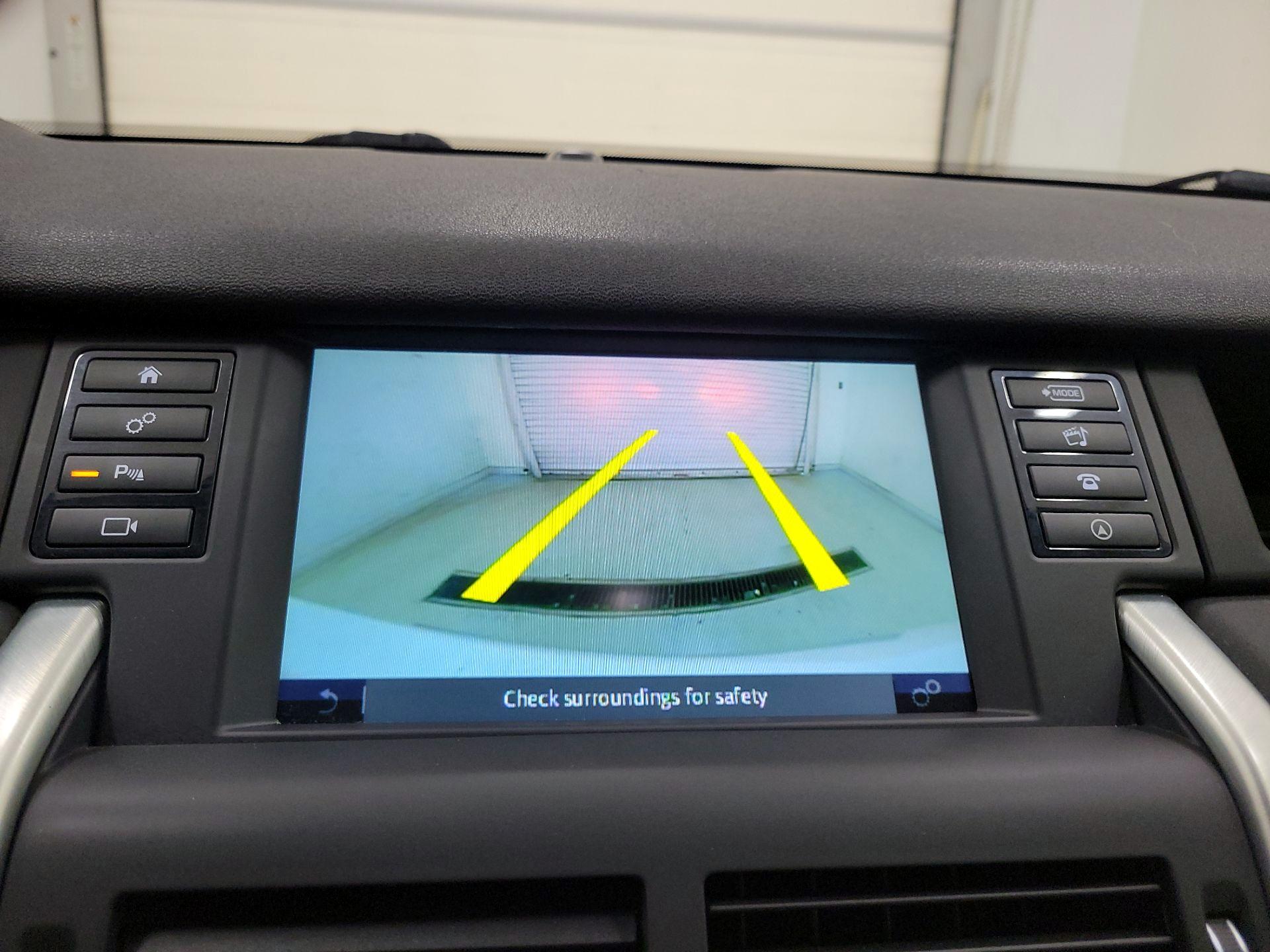 Thumbnail: 2019 Land Rover Discovery Sport - 14