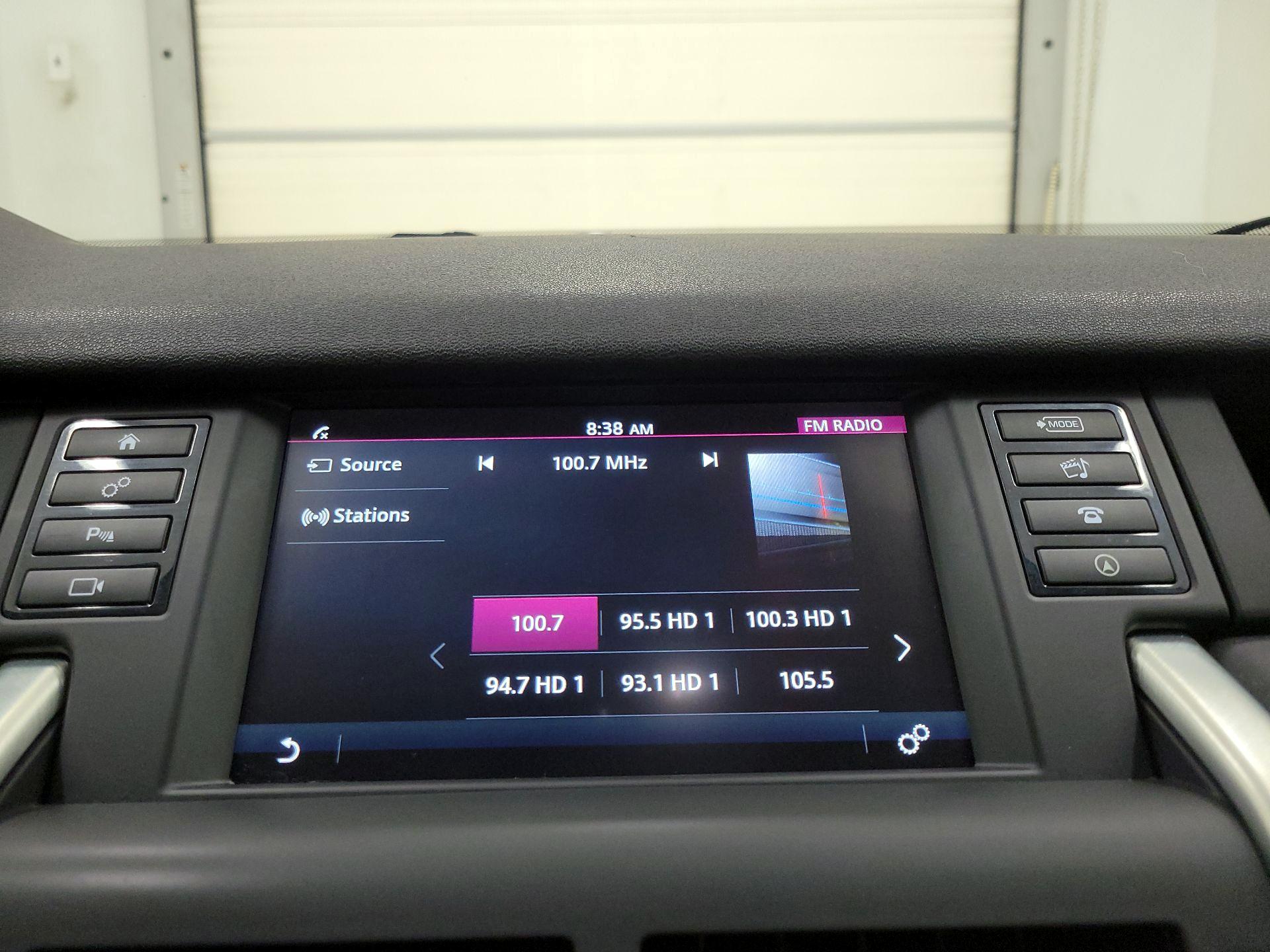 Thumbnail: 2019 Land Rover Discovery Sport - 15