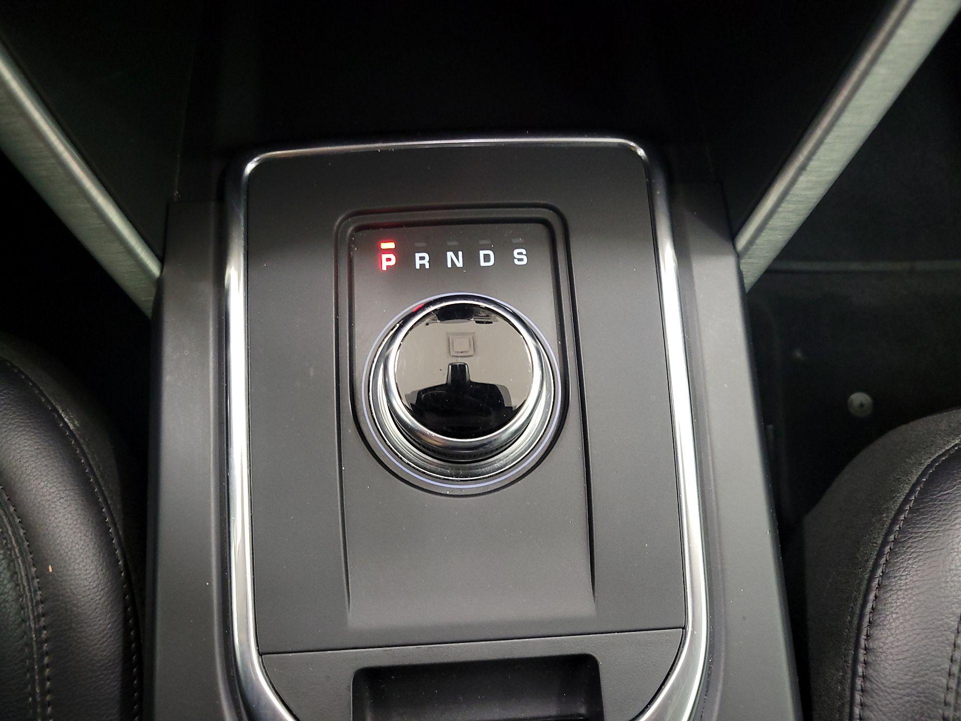 Thumbnail: 2019 Land Rover Discovery Sport - 17