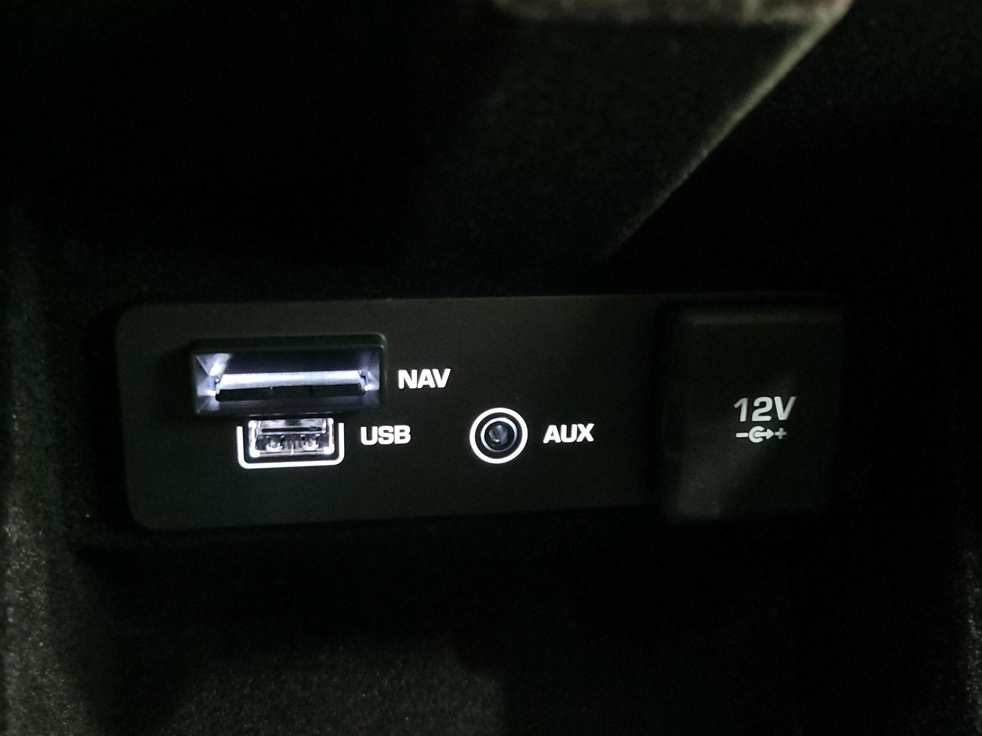 Thumbnail: 2019 Land Rover Discovery Sport - 18