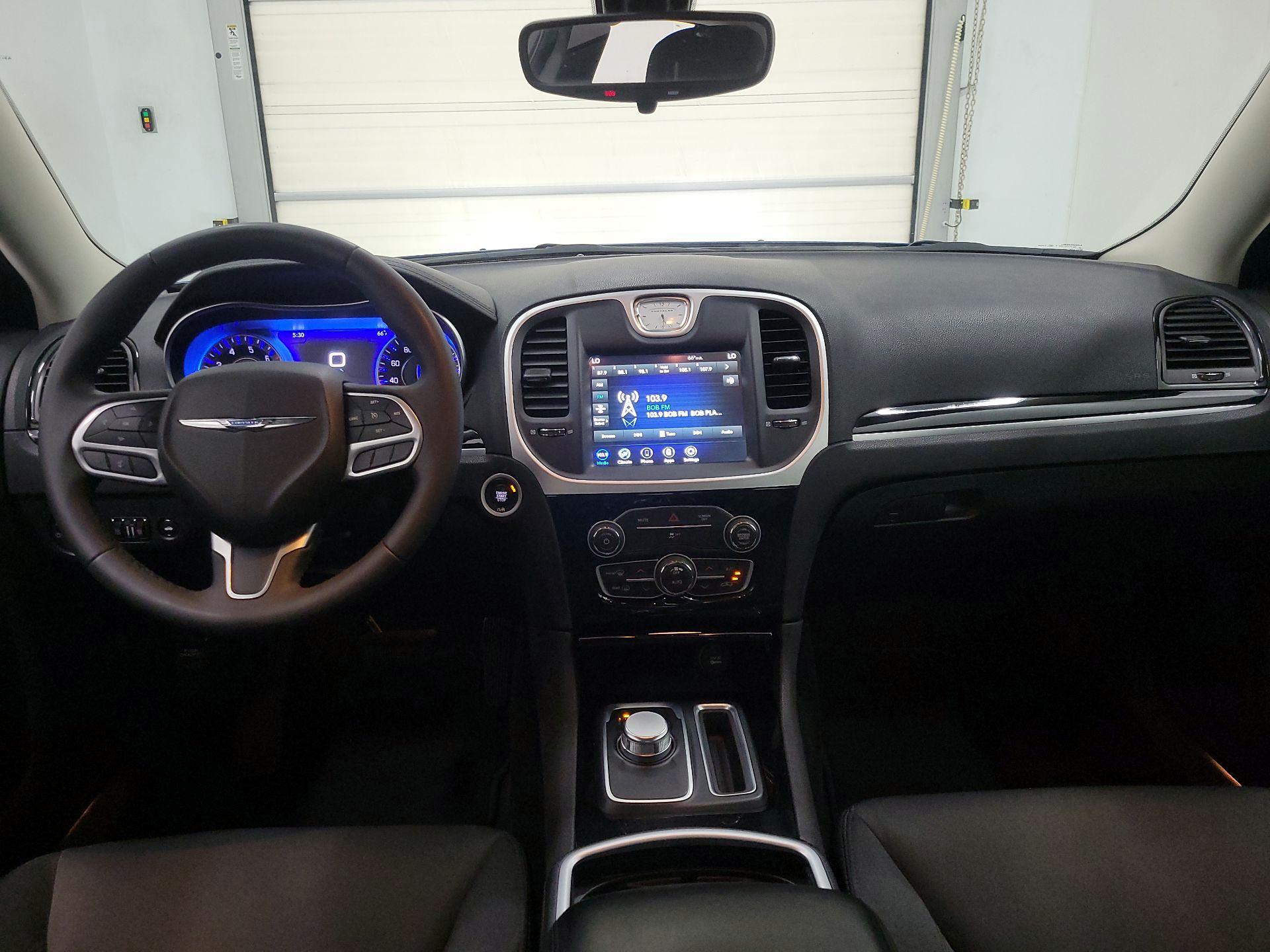 Thumbnail: 2023 Chrysler 300 - 9