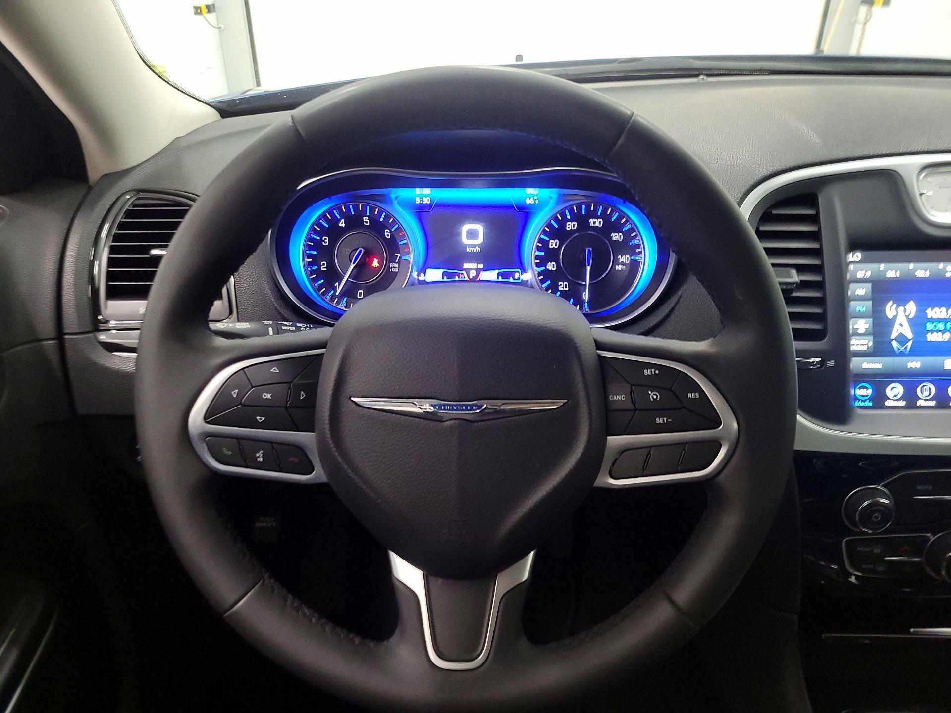 Thumbnail: 2023 Chrysler 300 - 10