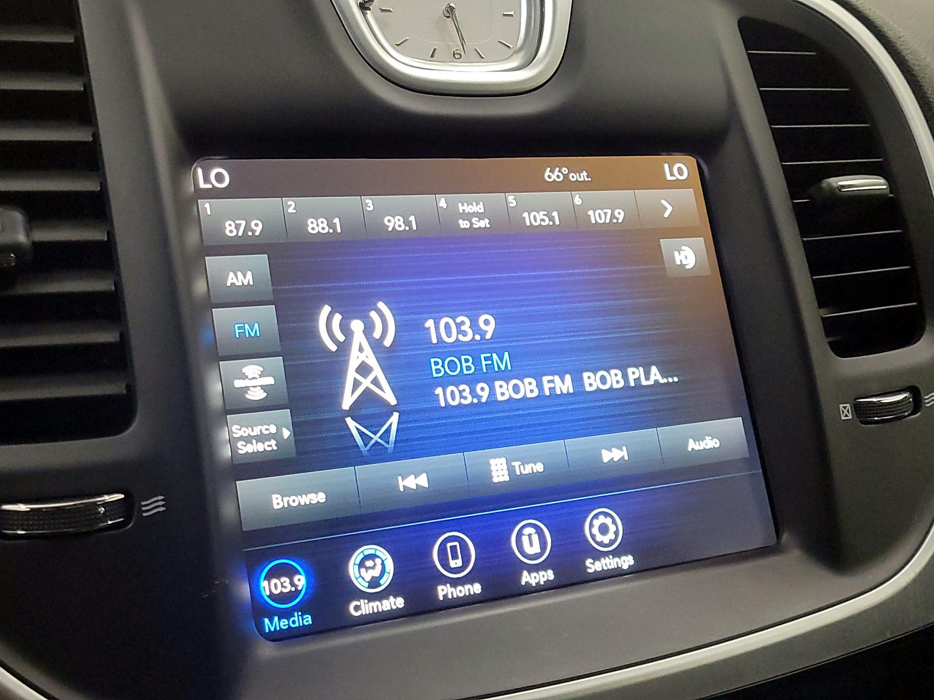 Thumbnail: 2023 Chrysler 300 - 15