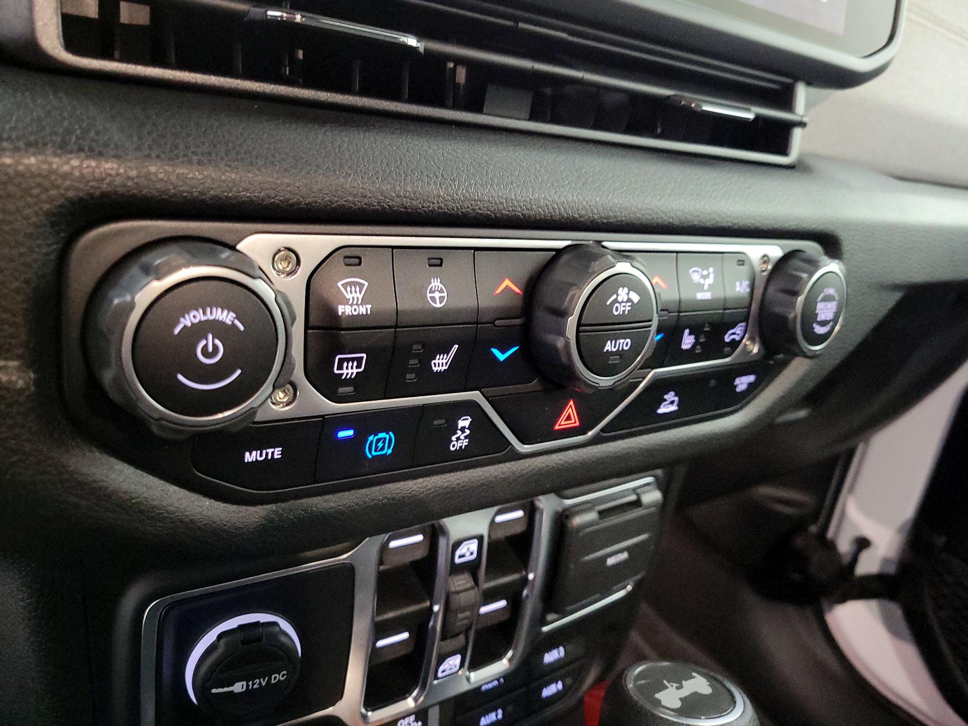 Thumbnail: 2025 Jeep Wrangler - 16