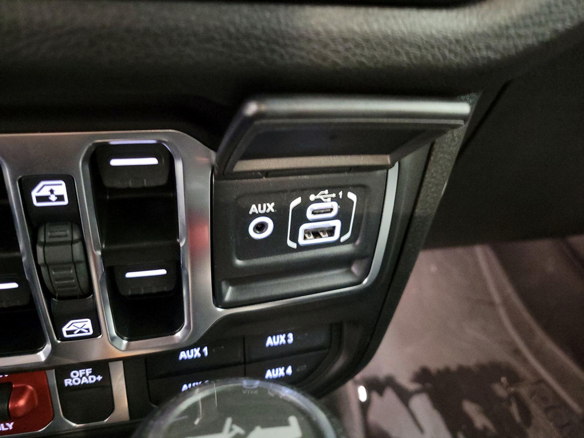 Thumbnail: 2025 Jeep Wrangler - 18