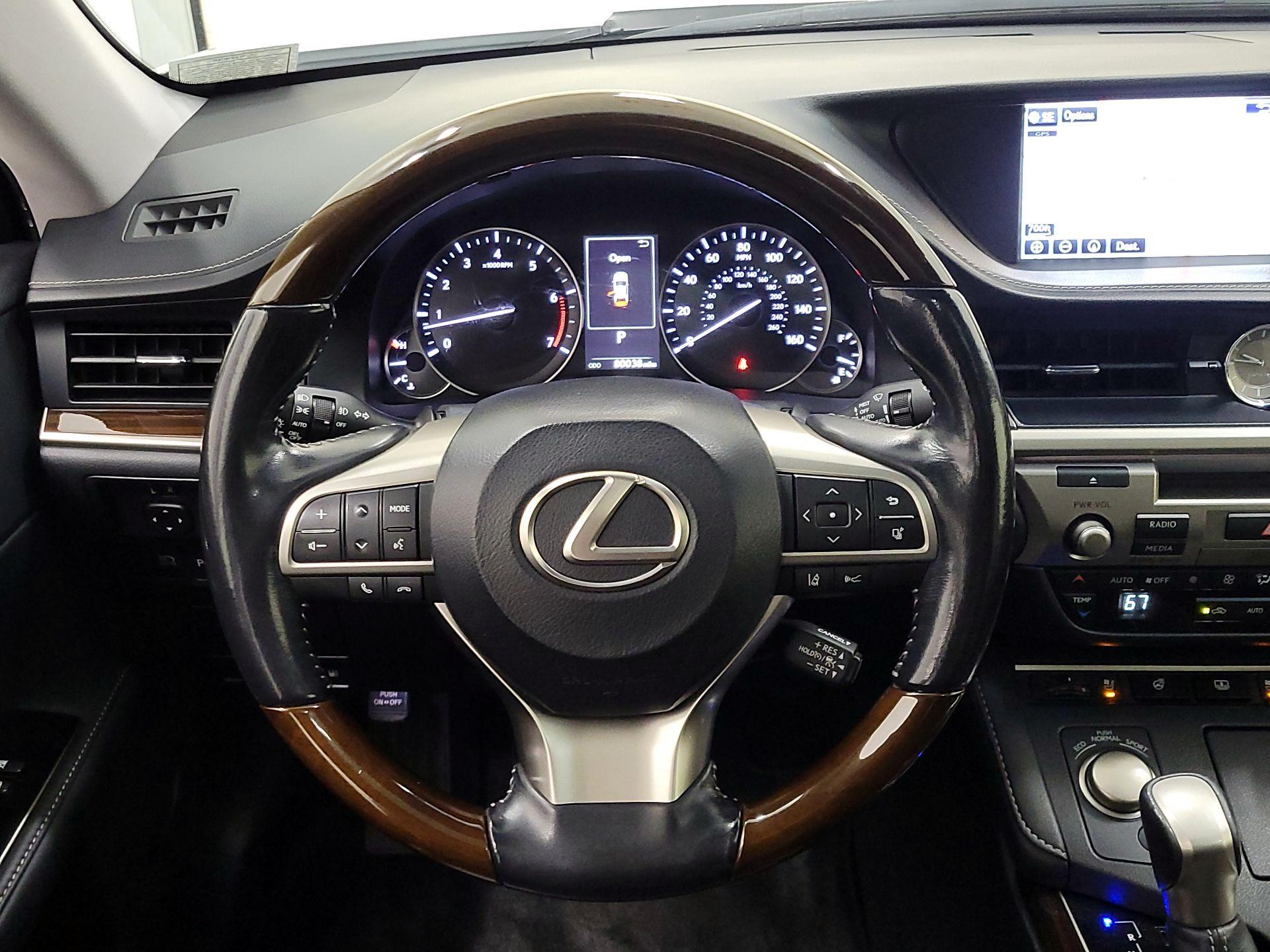 Thumbnail: 2016 Lexus ES - 10