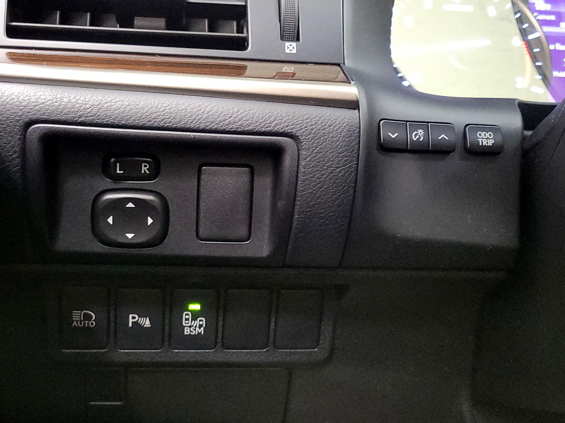 Thumbnail: 2016 Lexus ES - 13