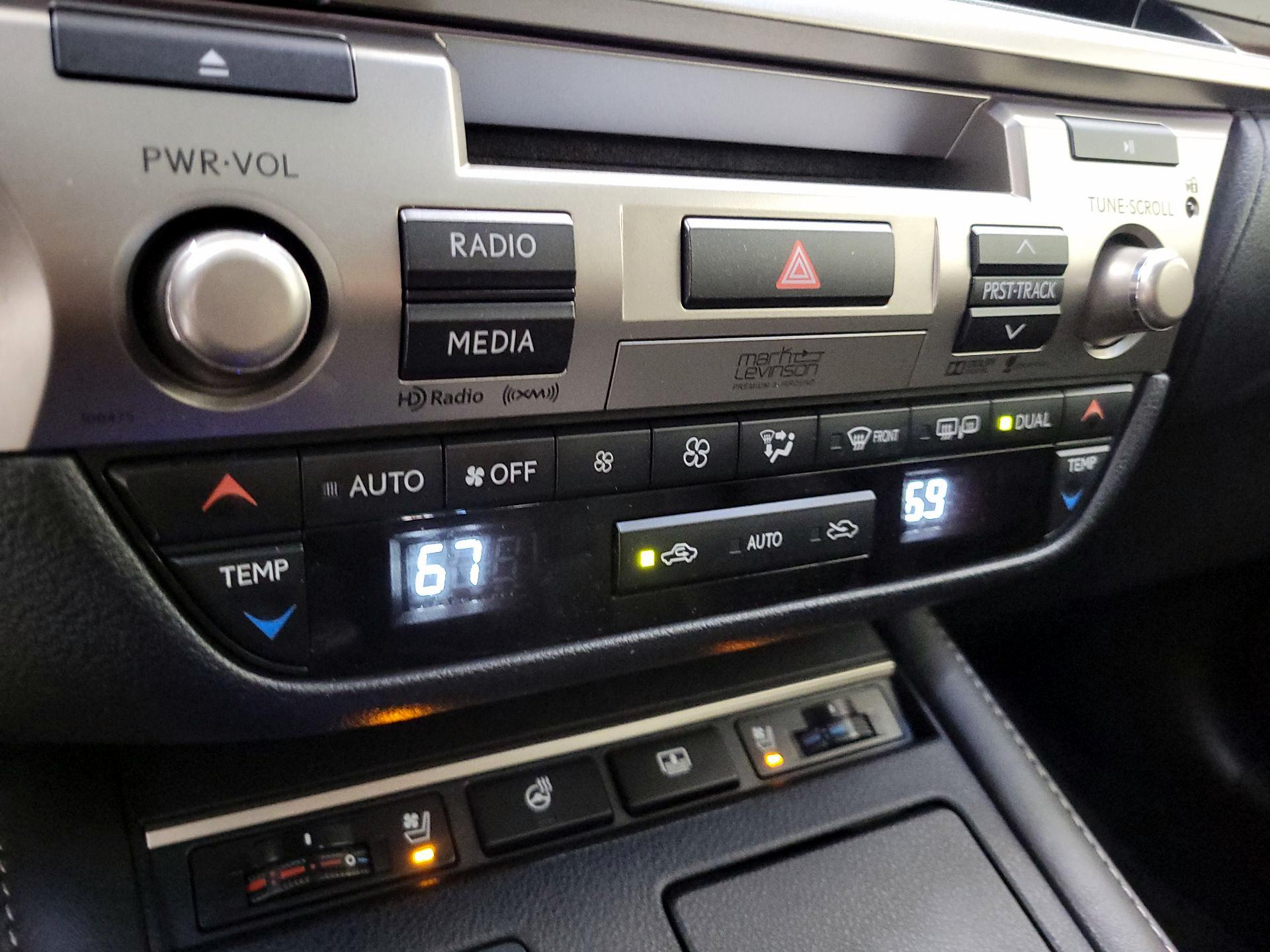 Thumbnail: 2016 Lexus ES - 17