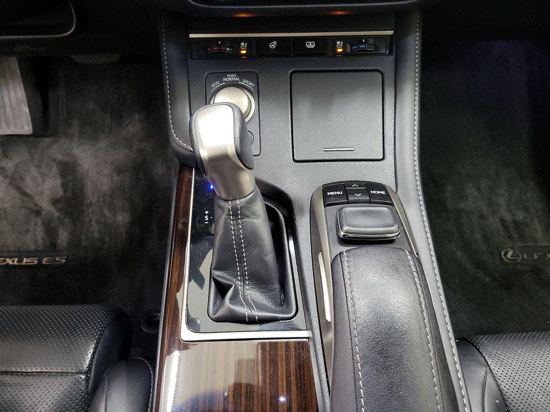 Thumbnail: 2016 Lexus ES - 18