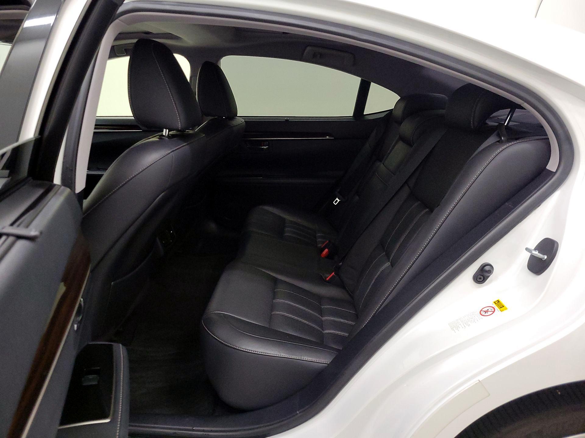 Thumbnail: 2016 Lexus ES - 20