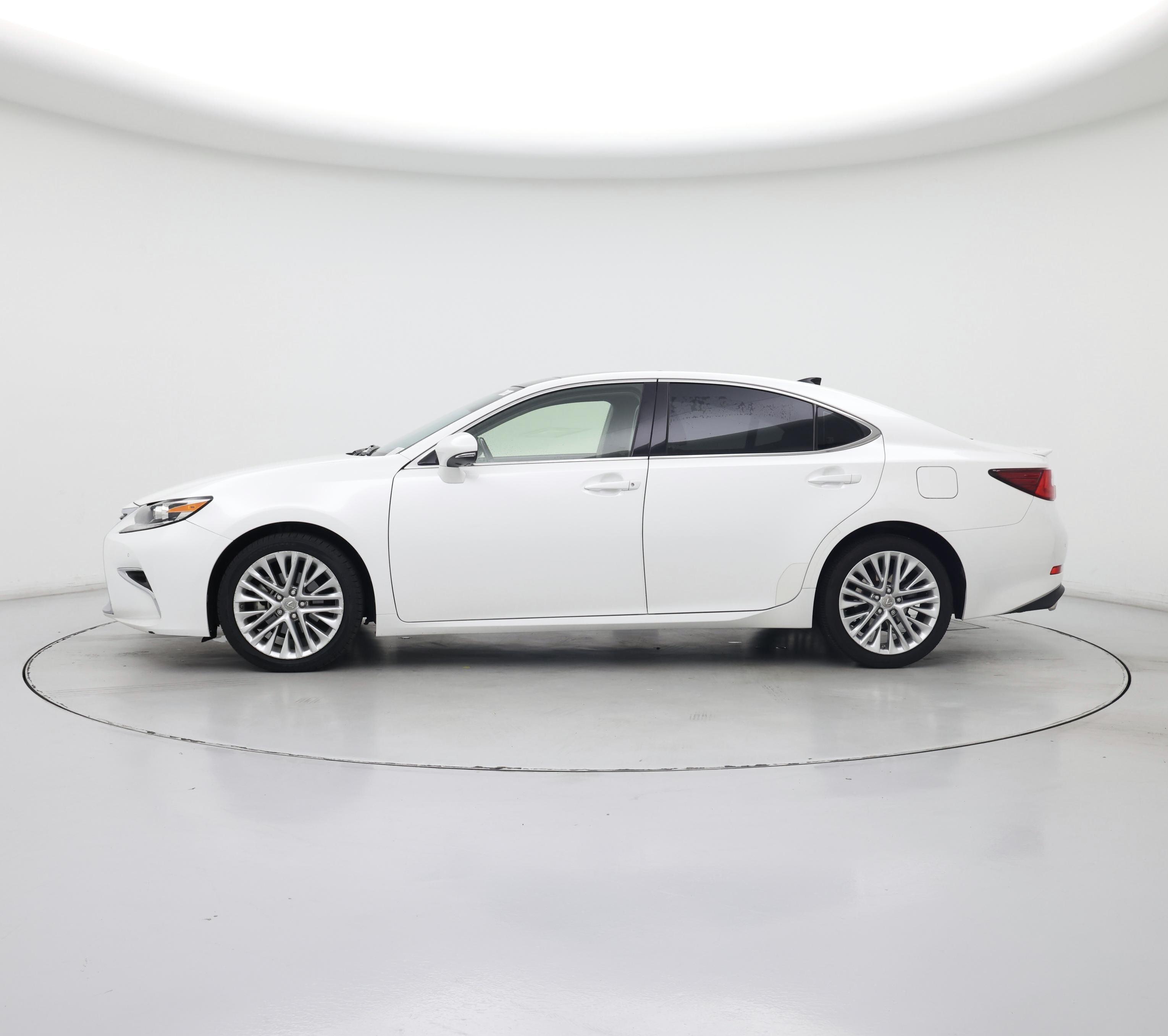 Thumbnail: 2016 Lexus ES - 3