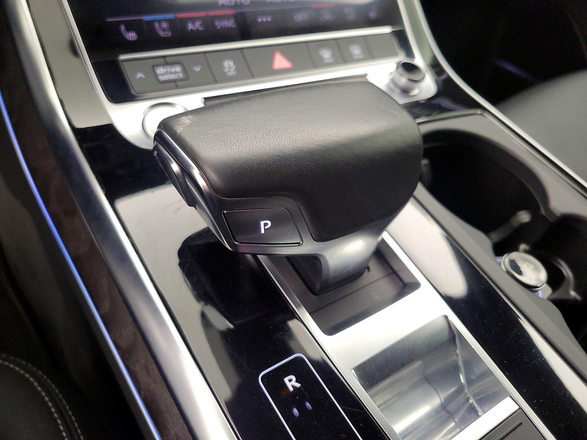 Thumbnail: 2019 Audi Q8 - 16