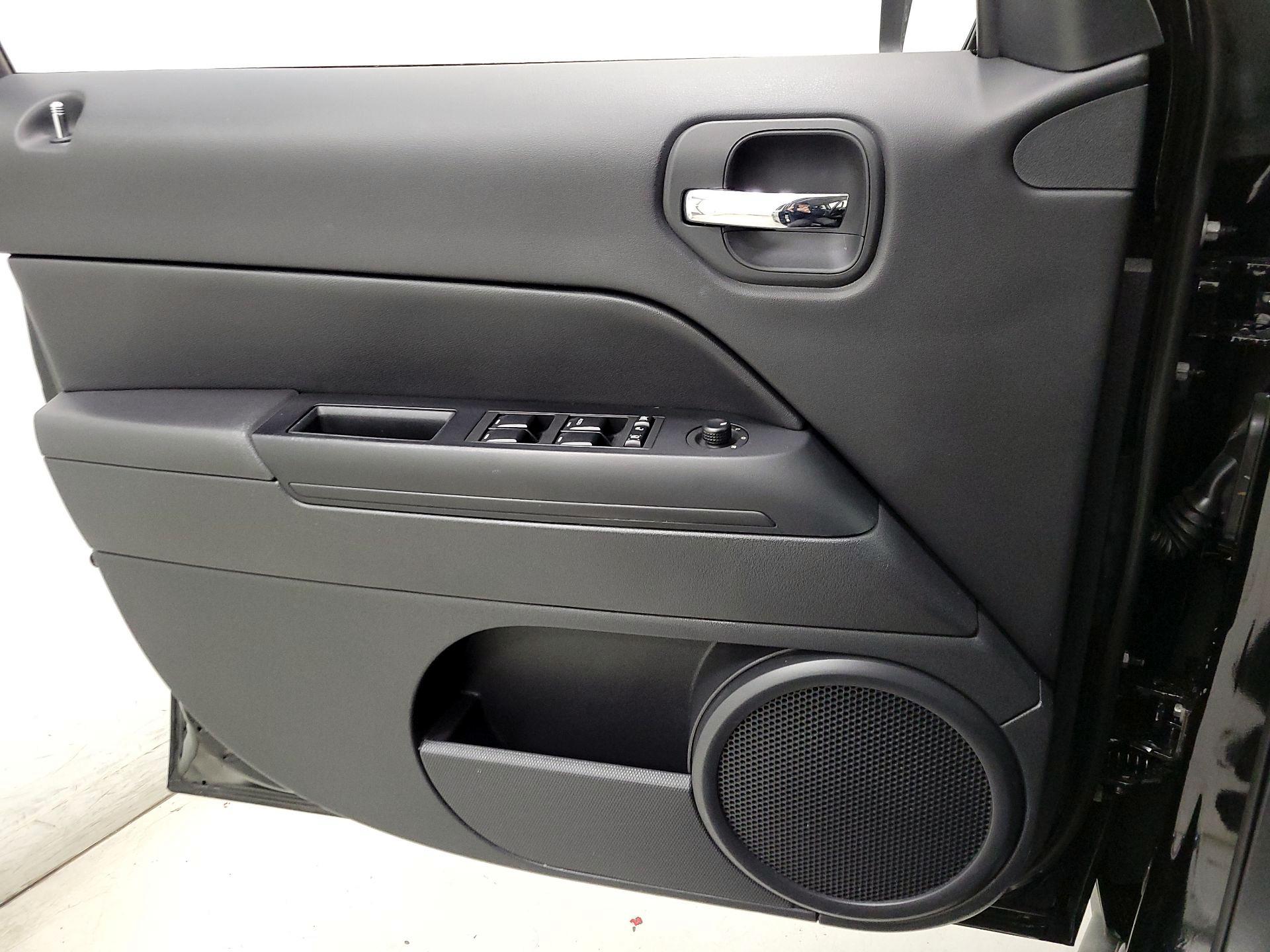 Thumbnail: 2017 Jeep Patriot - 12