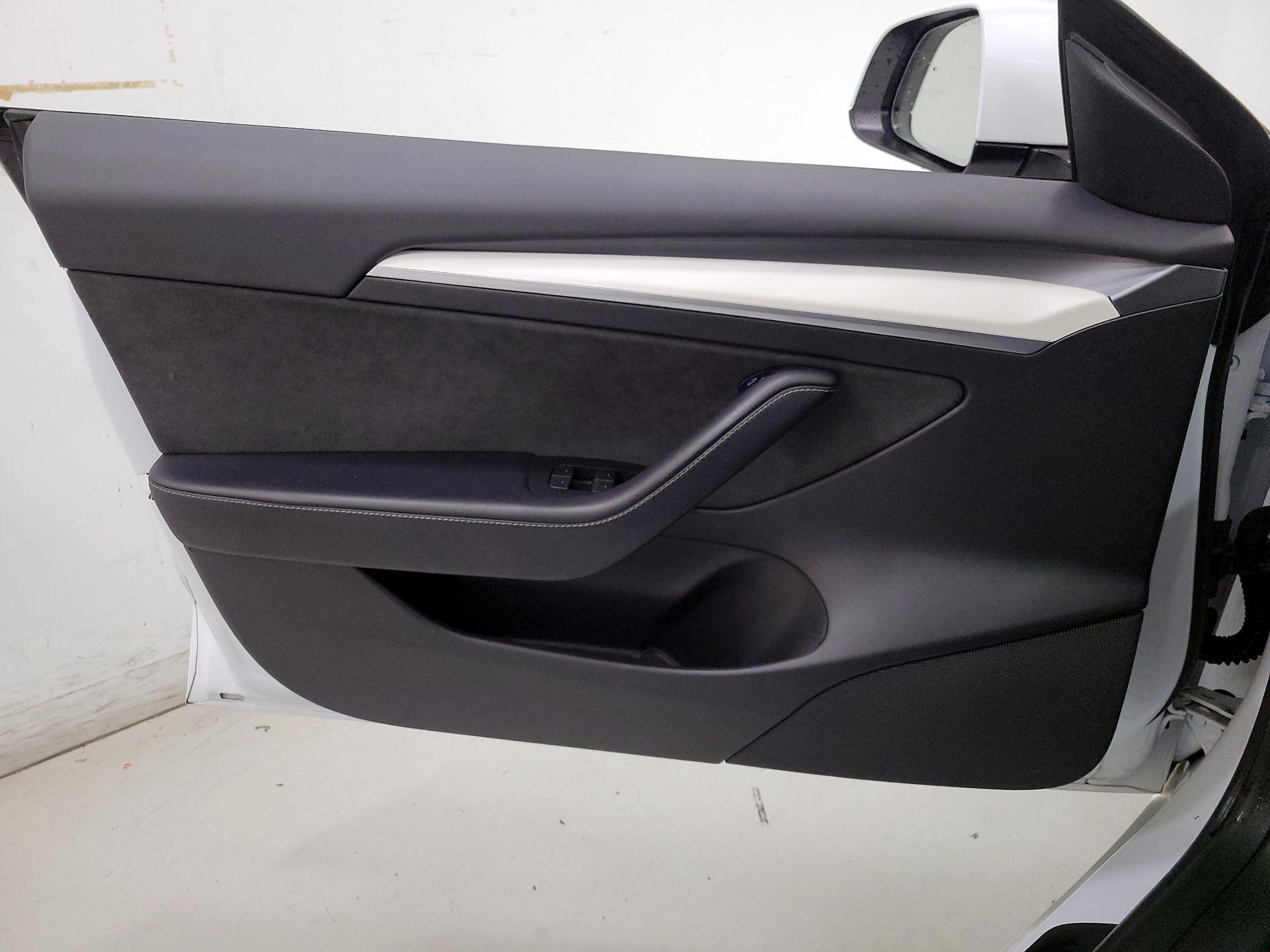 Thumbnail: 2022 Tesla Model 3 - 12