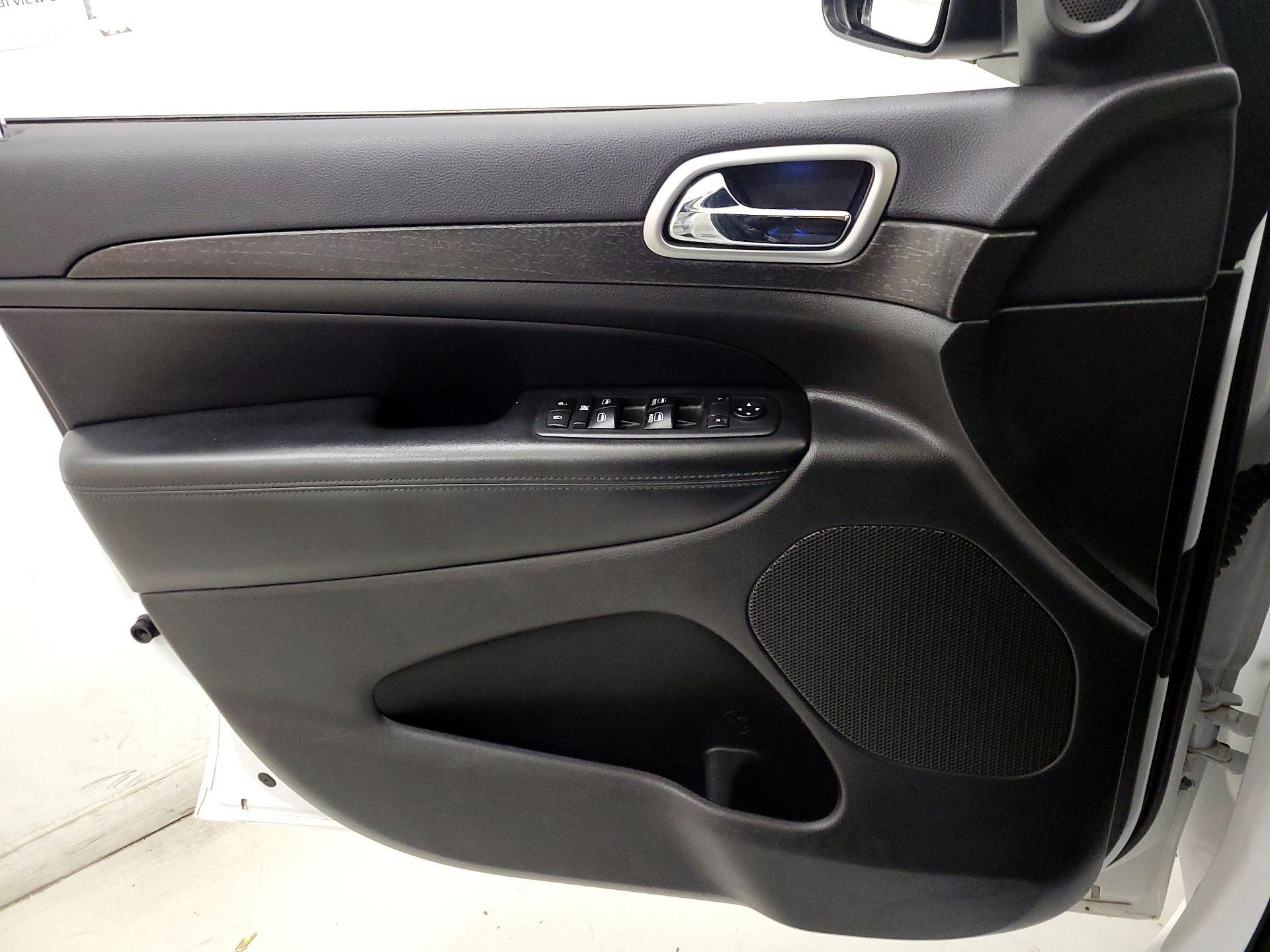 Thumbnail: 2018 Jeep Grand Cherokee - 12