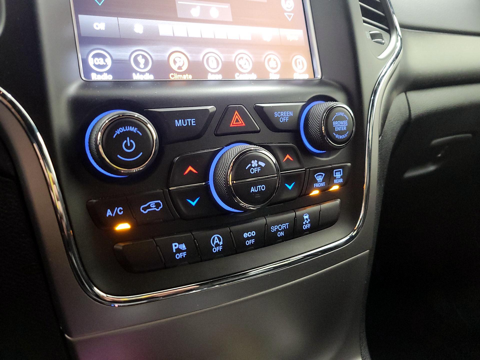 Thumbnail: 2018 Jeep Grand Cherokee - 17