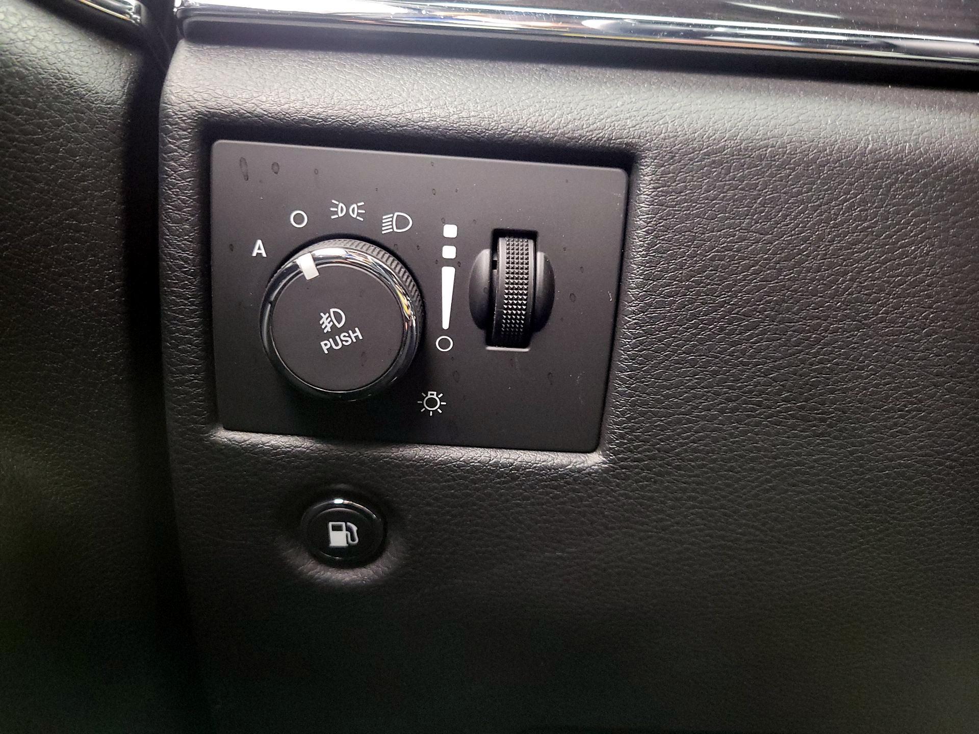 Thumbnail: 2015 Jeep Grand Cherokee - 13