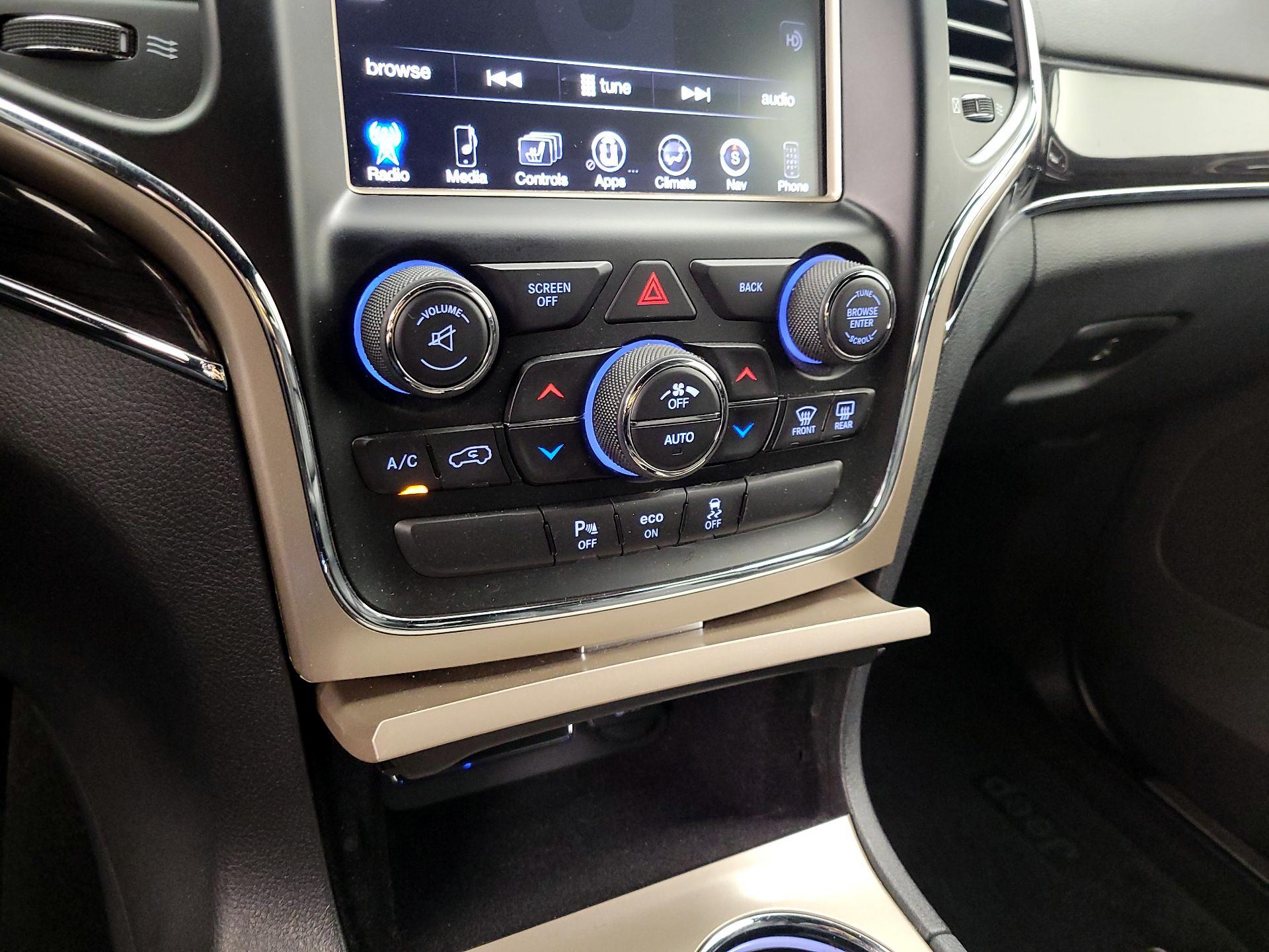 Thumbnail: 2015 Jeep Grand Cherokee - 17