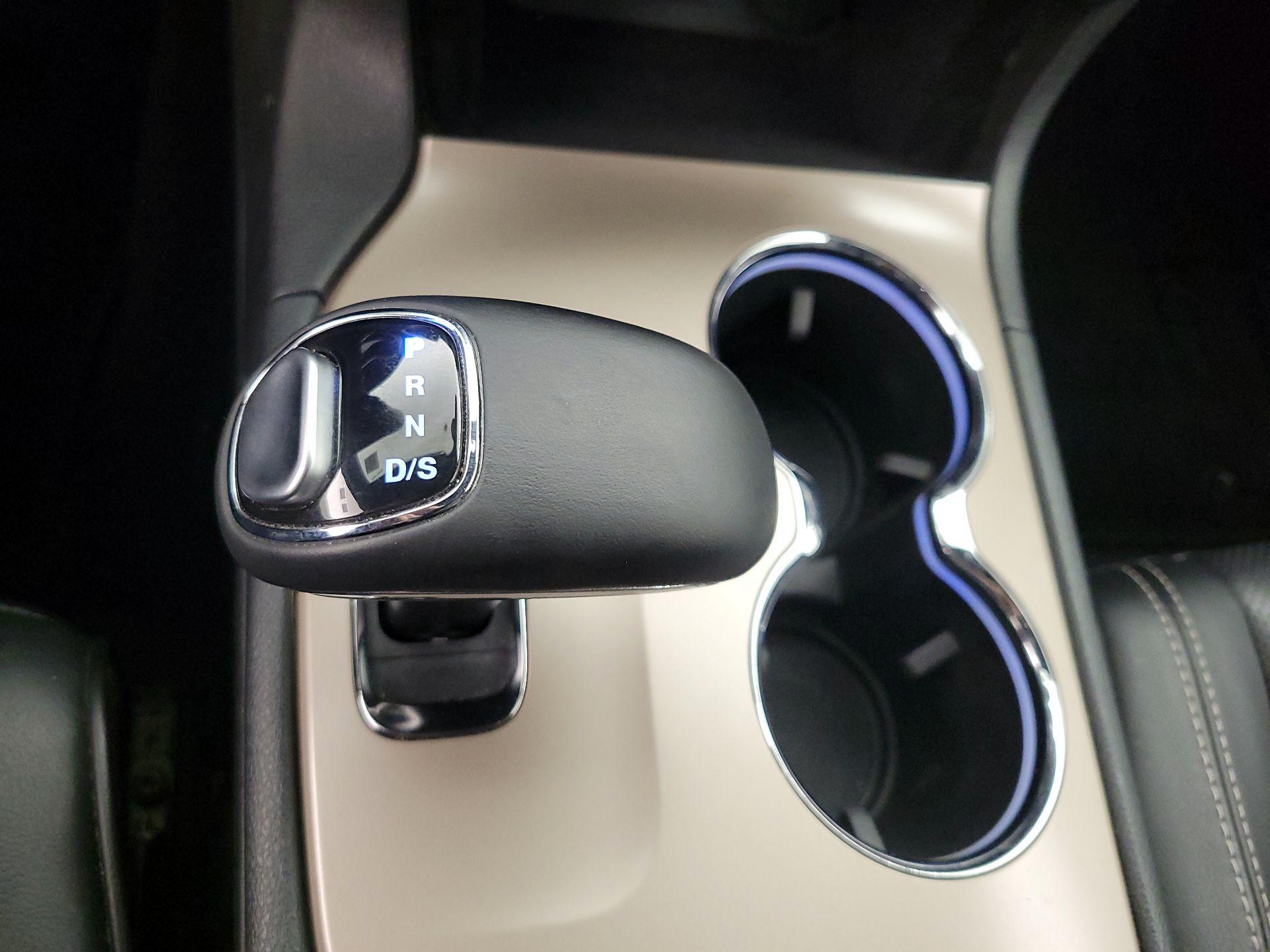 Thumbnail: 2015 Jeep Grand Cherokee - 18