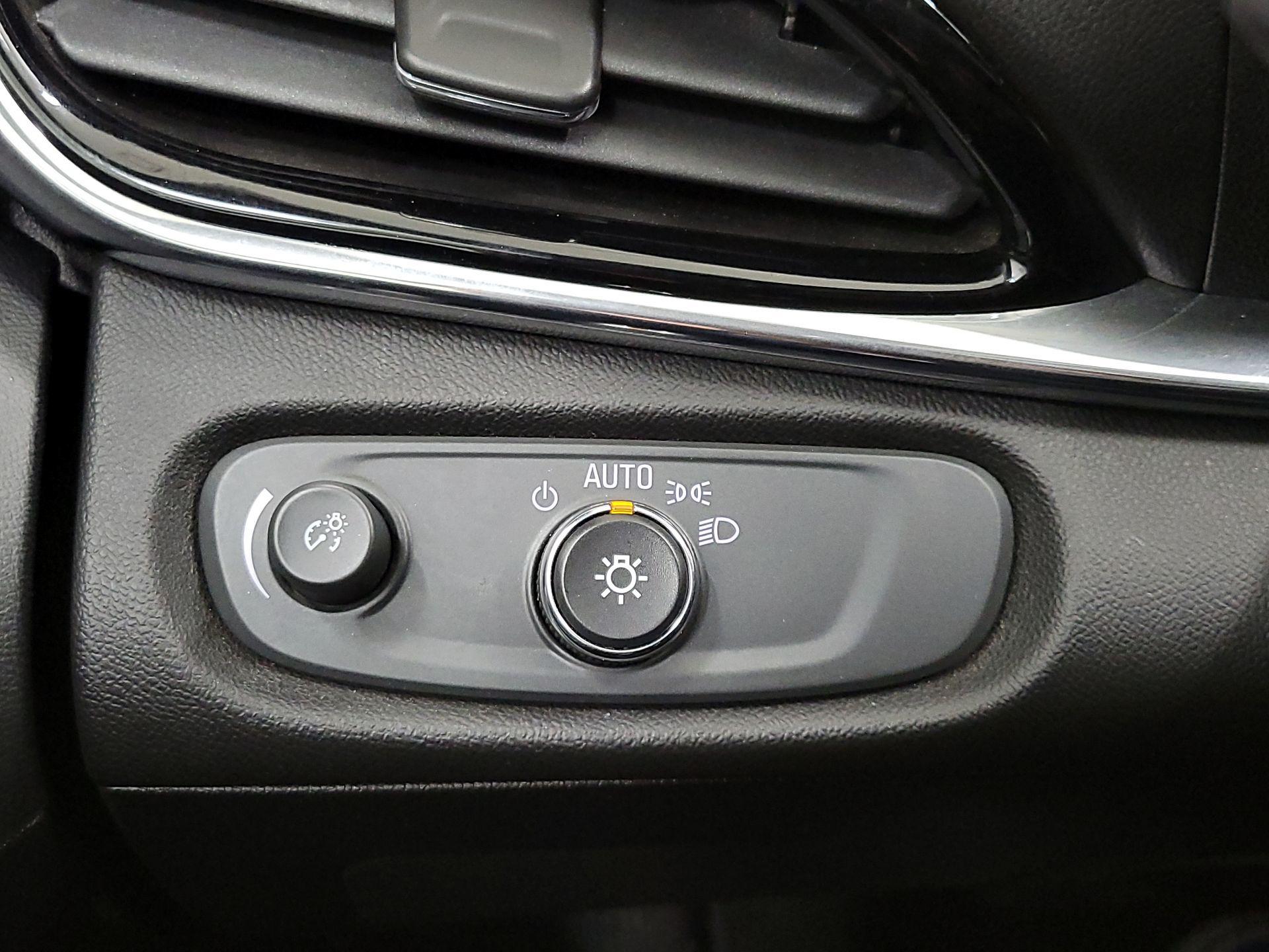 Thumbnail: 2017 Chevrolet Volt - 13