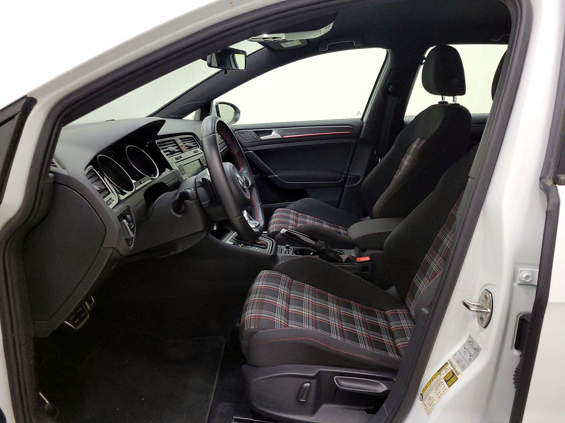 Thumbnail: 2020 Volkswagen Golf - 11