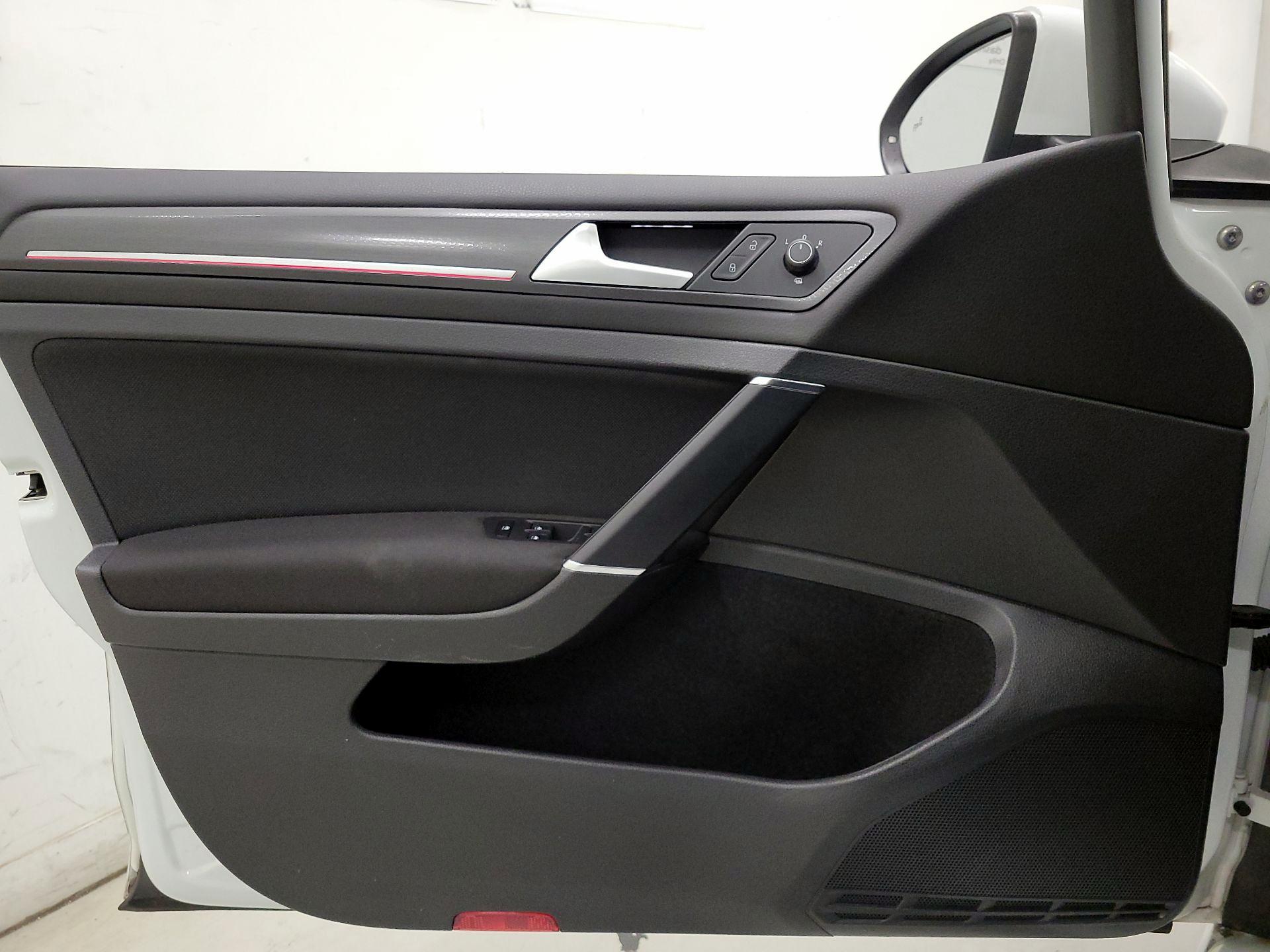 Thumbnail: 2020 Volkswagen Golf - 12