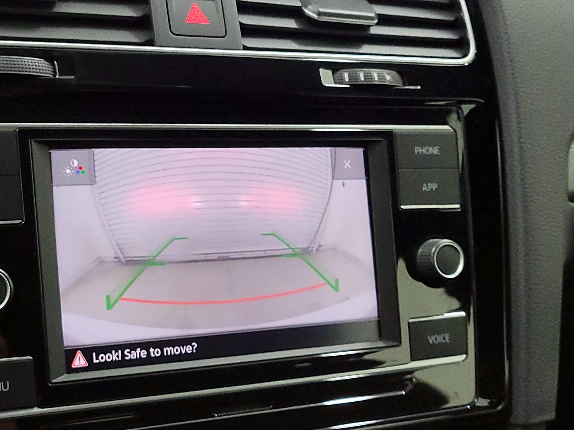 Thumbnail: 2020 Volkswagen Golf - 14