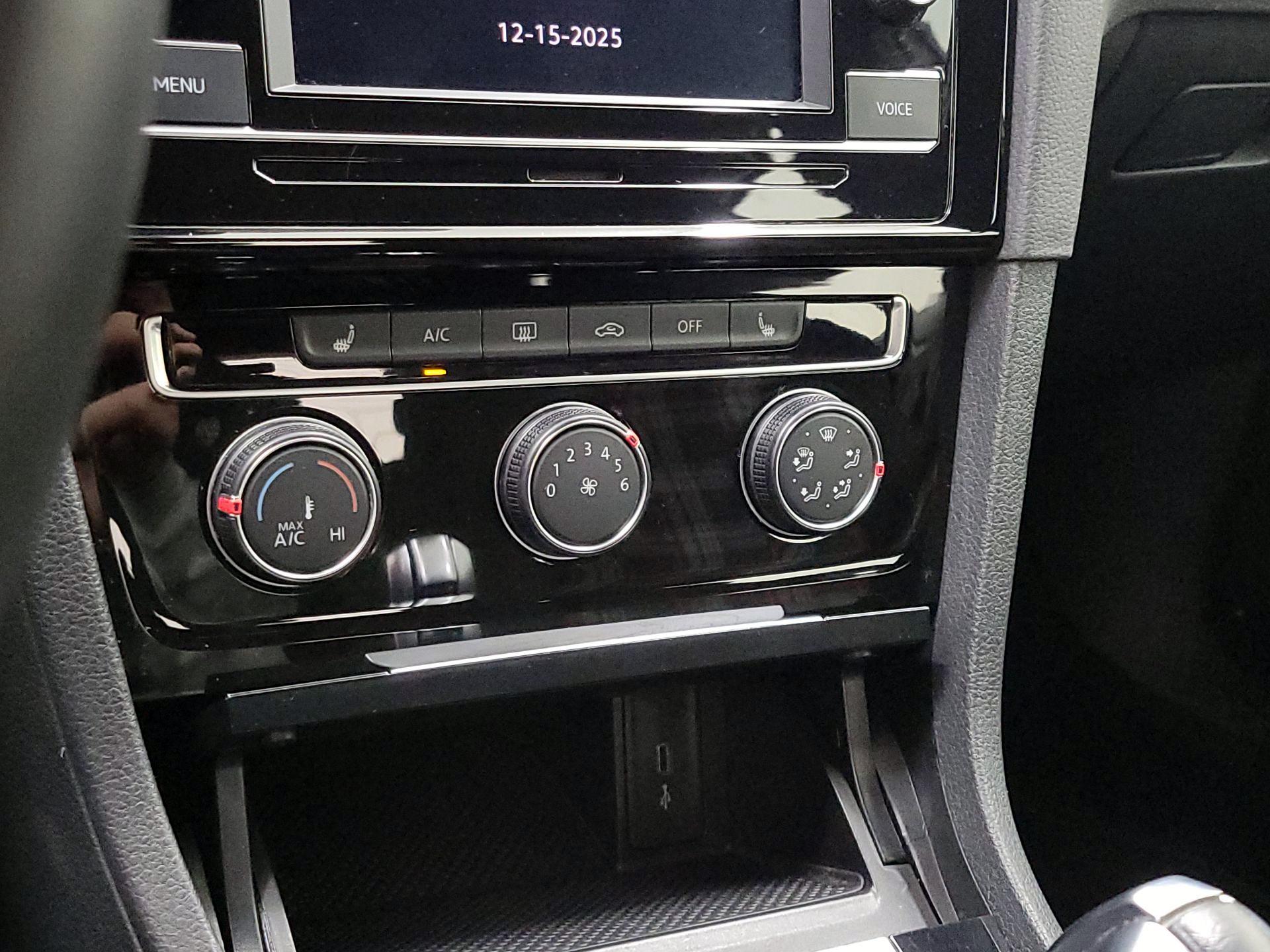 Thumbnail: 2020 Volkswagen Golf - 16