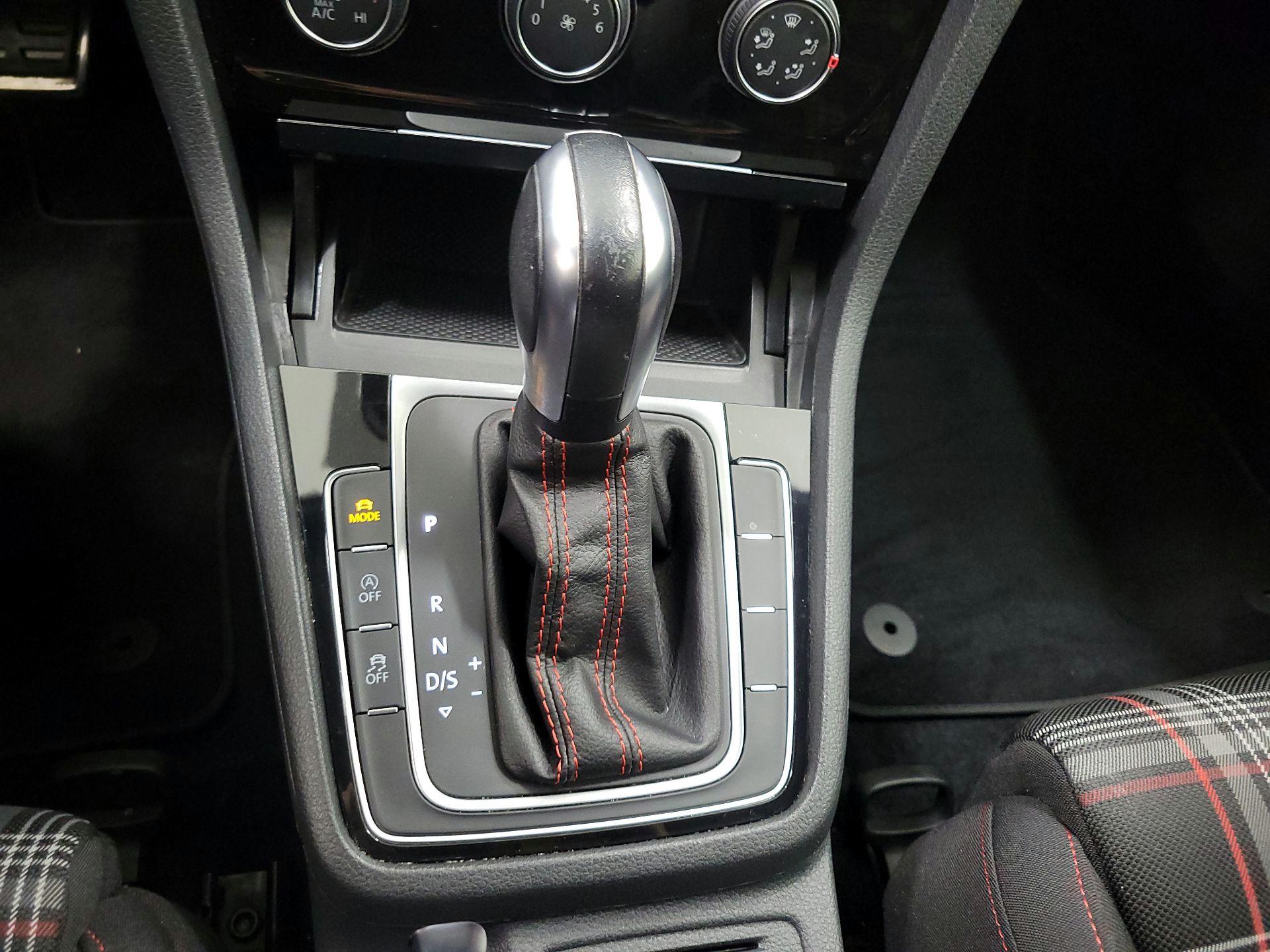 Thumbnail: 2020 Volkswagen Golf - 17