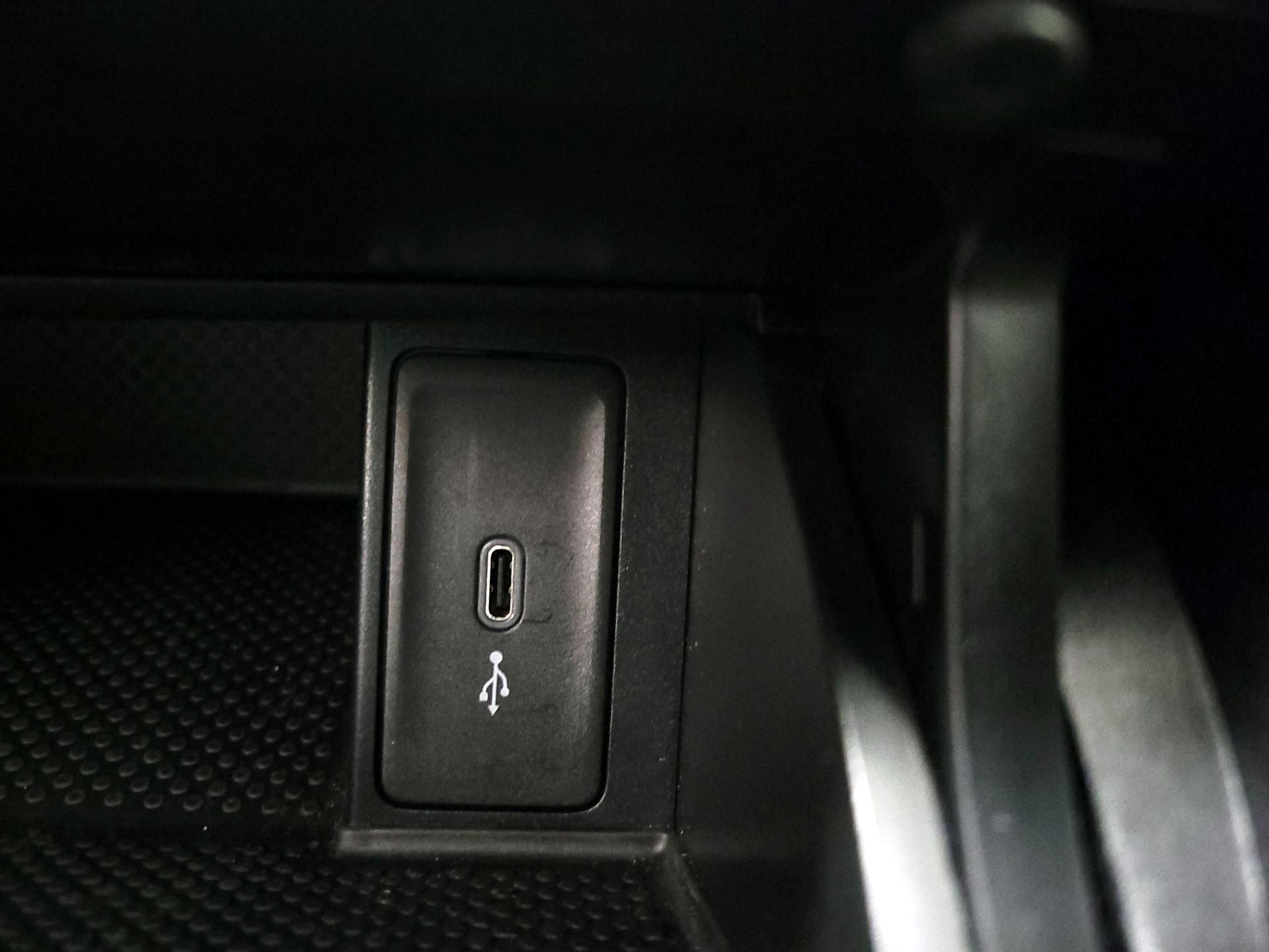 Thumbnail: 2020 Volkswagen Golf - 18