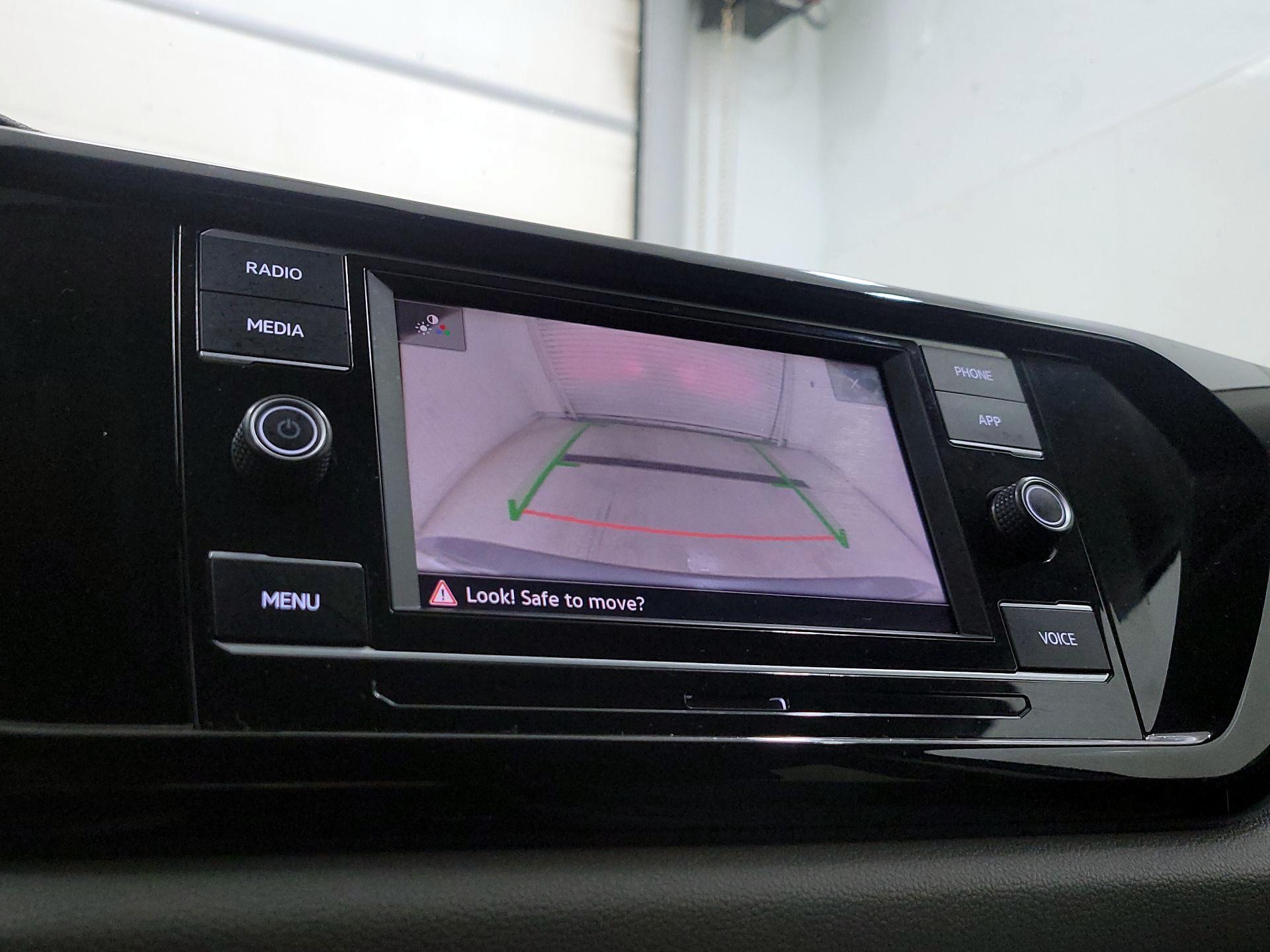 Thumbnail: 2022 Volkswagen Taos - 14